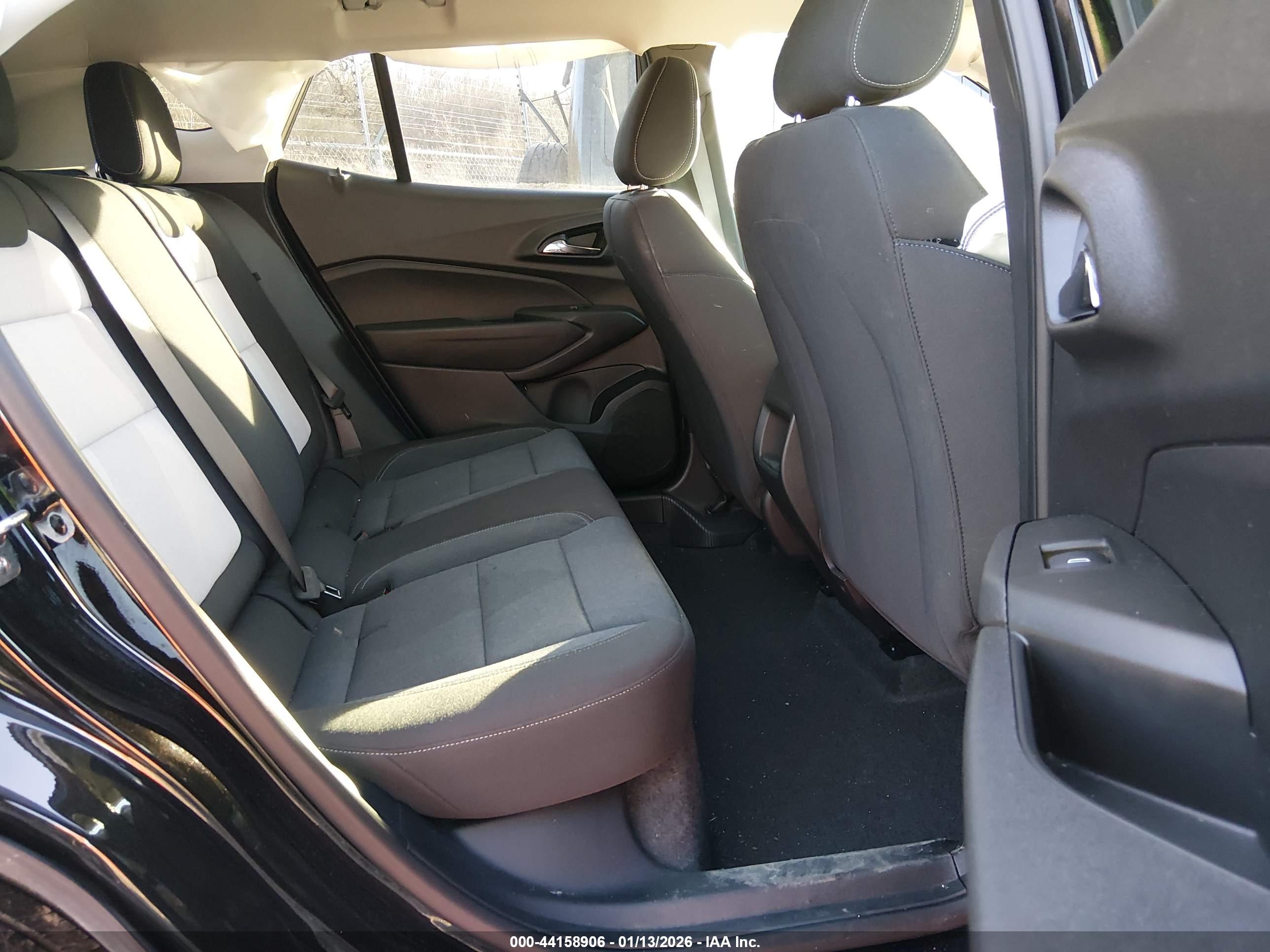 CHEVROLET TRAX image 8