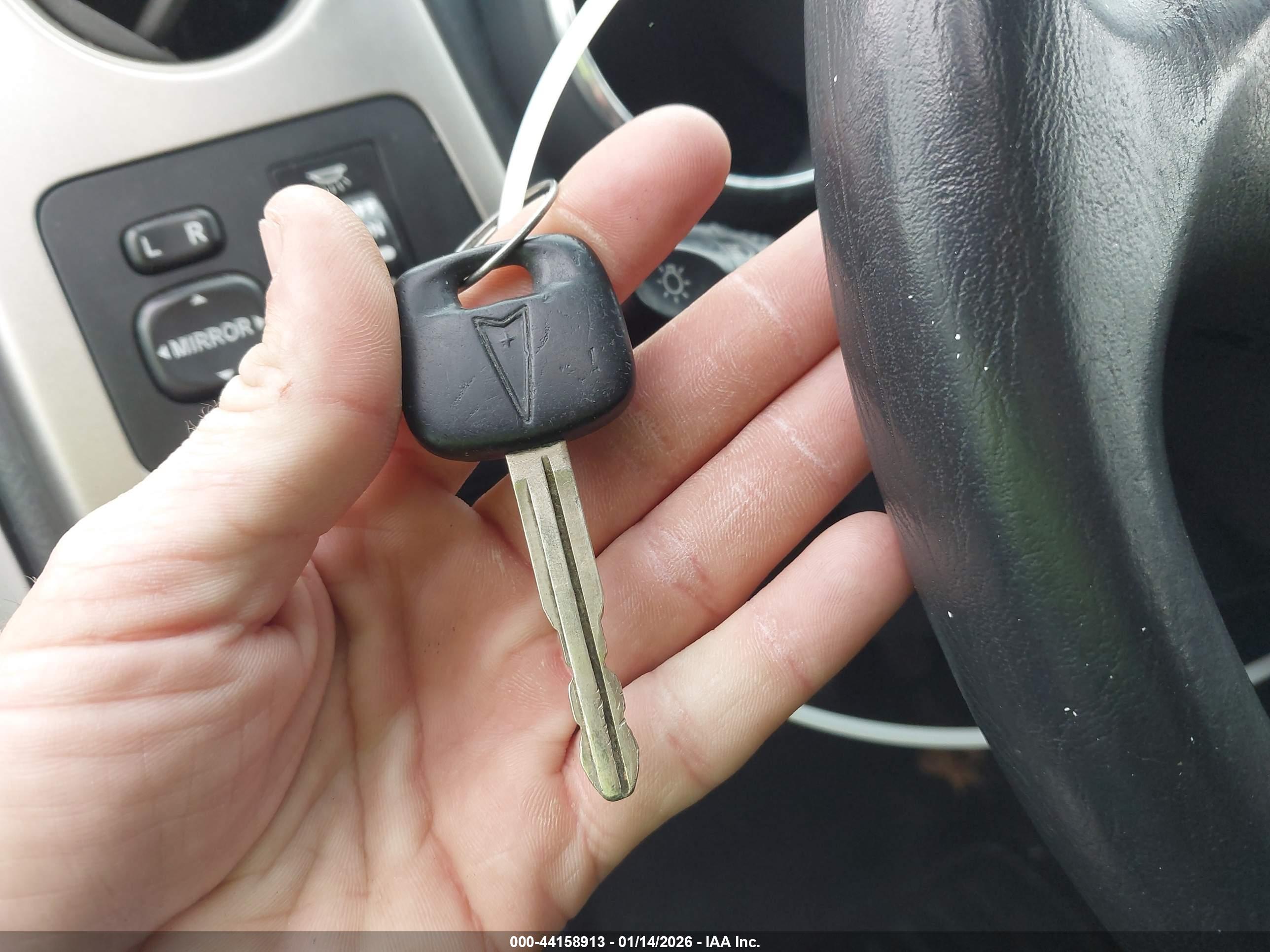 PONTIAC VIBE image 11