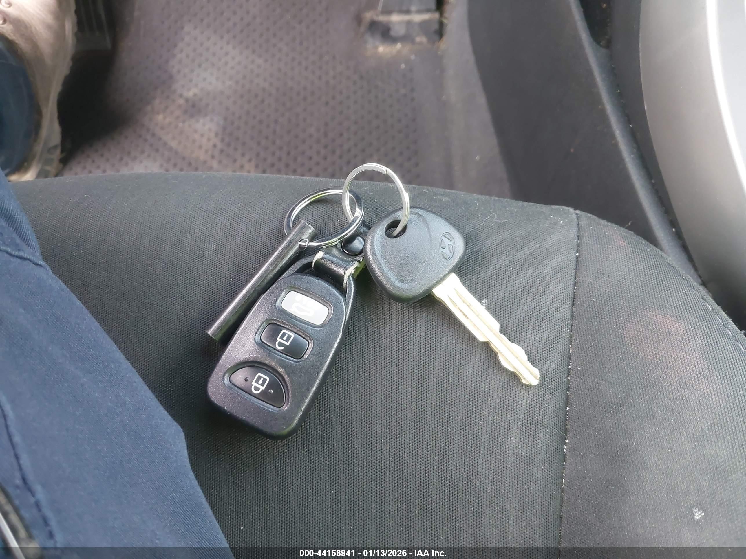 HYUNDAI ELANTRA image 11