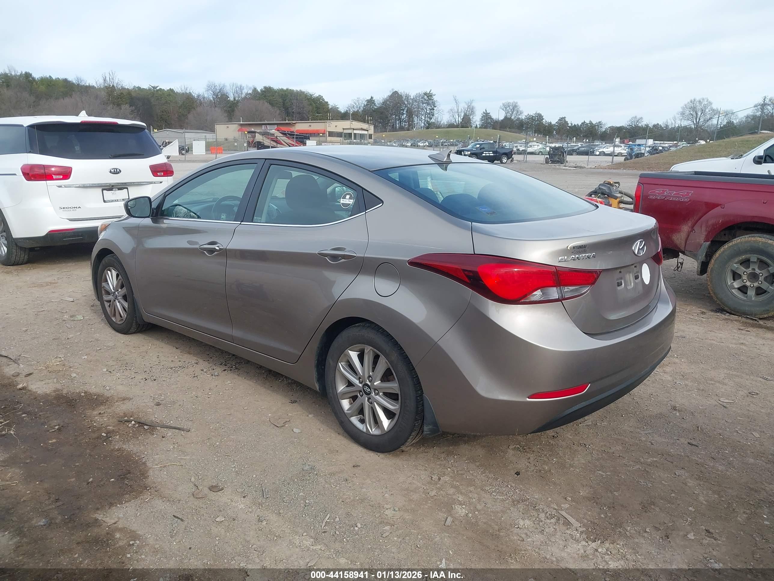 HYUNDAI ELANTRA image 3