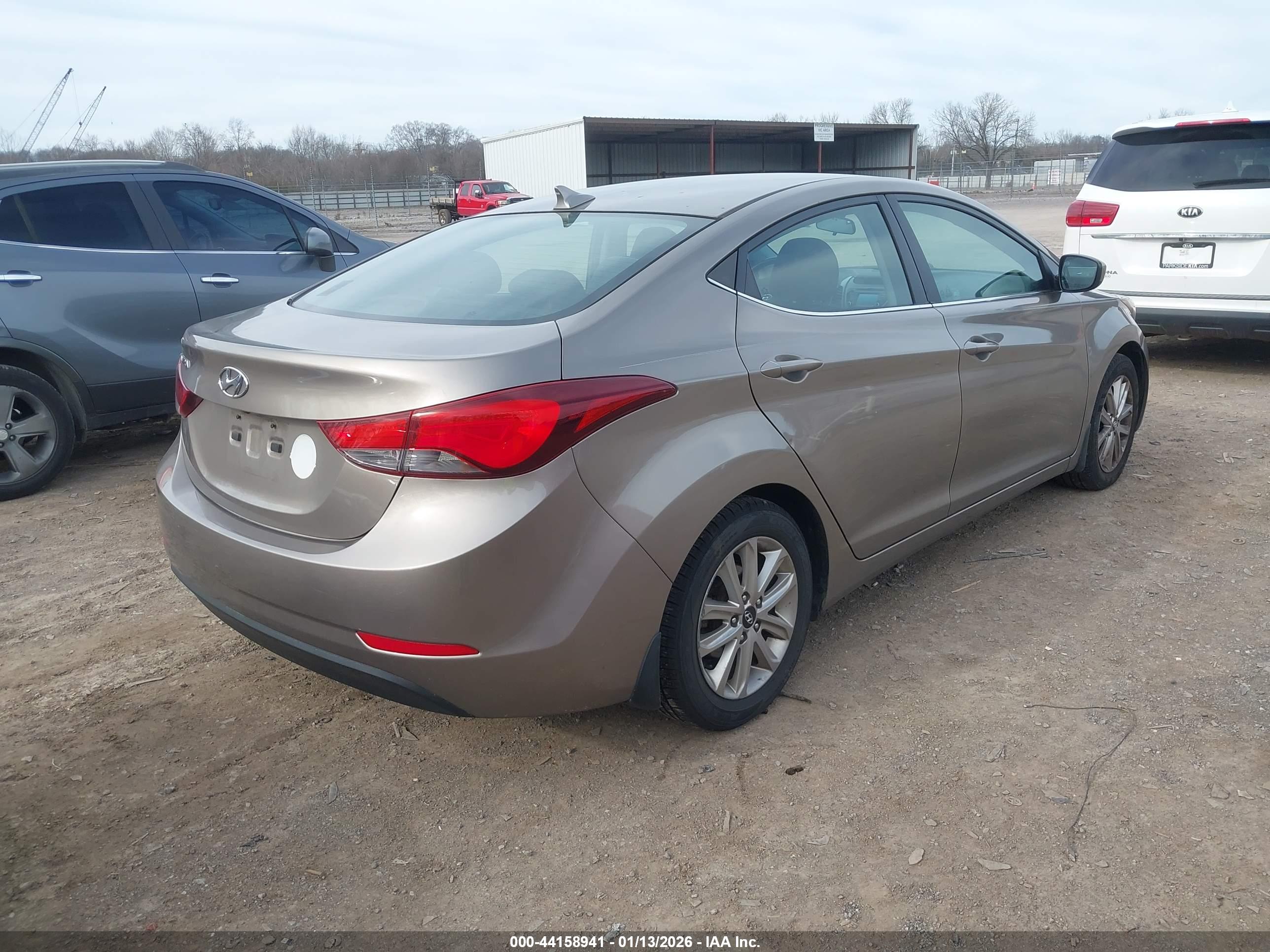 HYUNDAI ELANTRA image 4