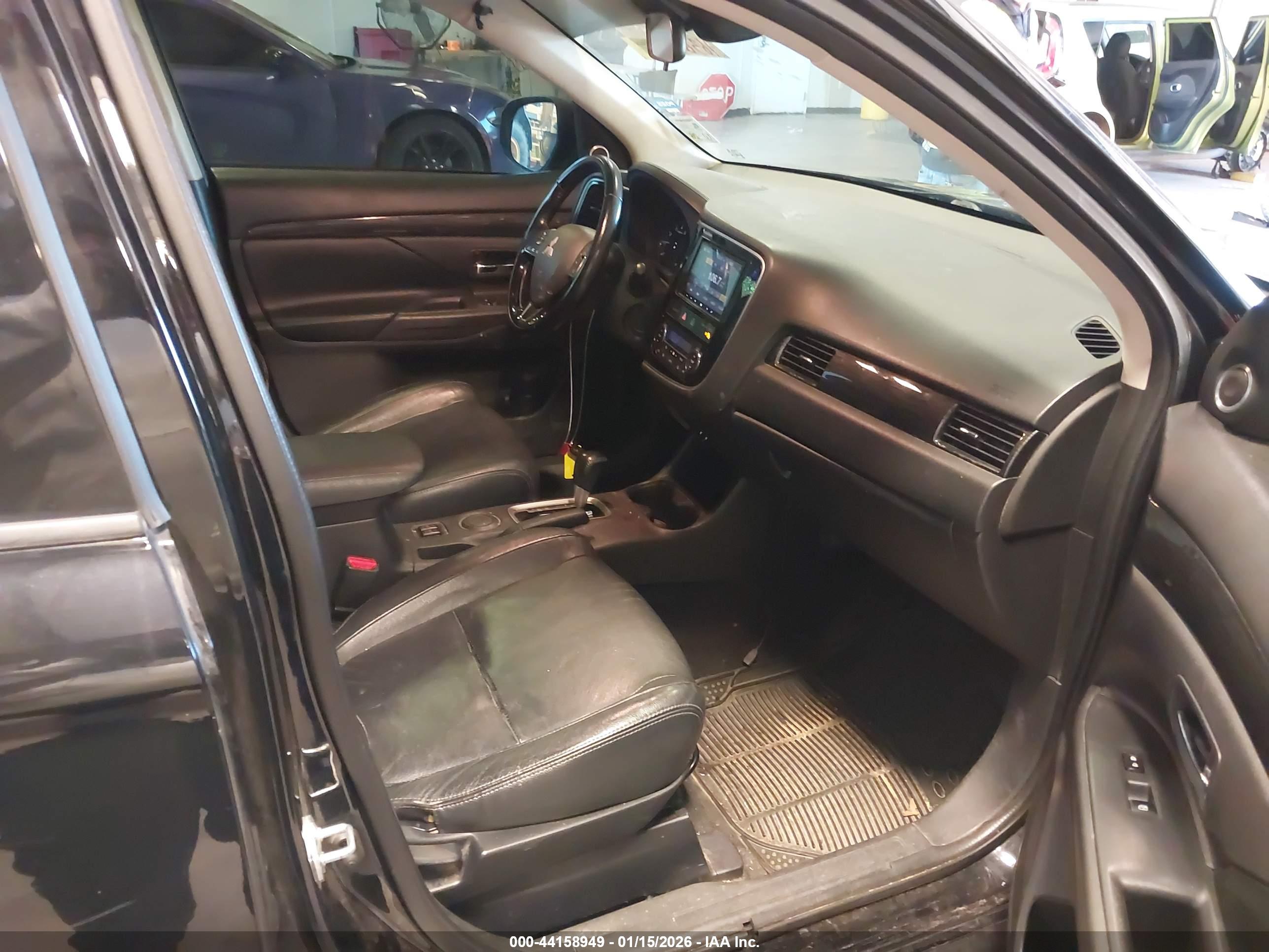 MITSUBISHI OUTLANDER image 5