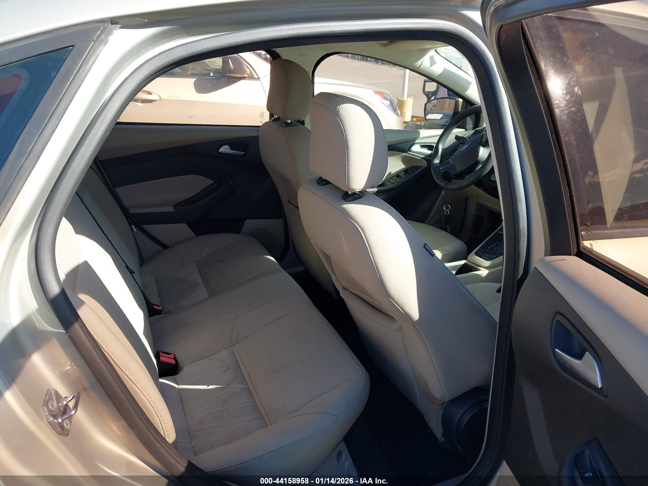 FORD FOCUS image 8