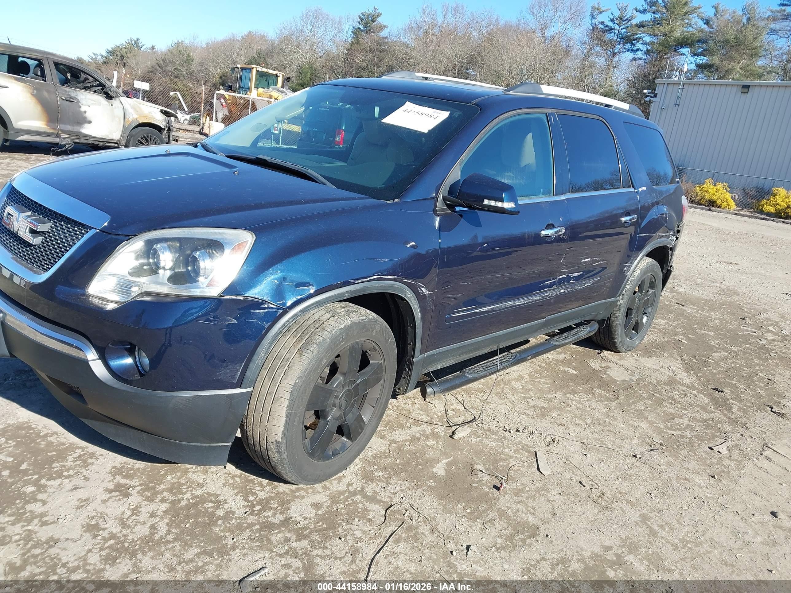 GMC ACADIA image 2