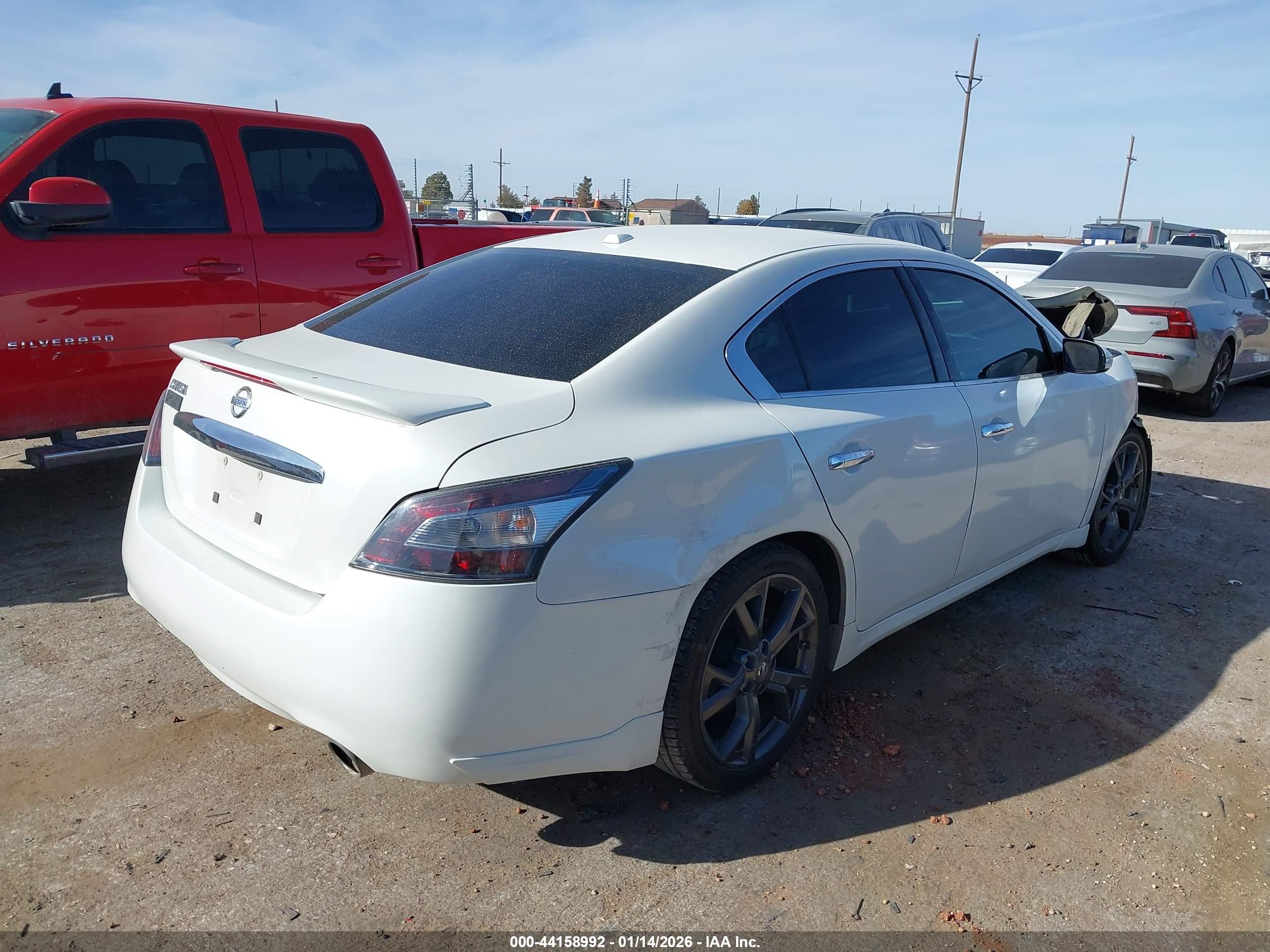 NISSAN MAXIMA image 4