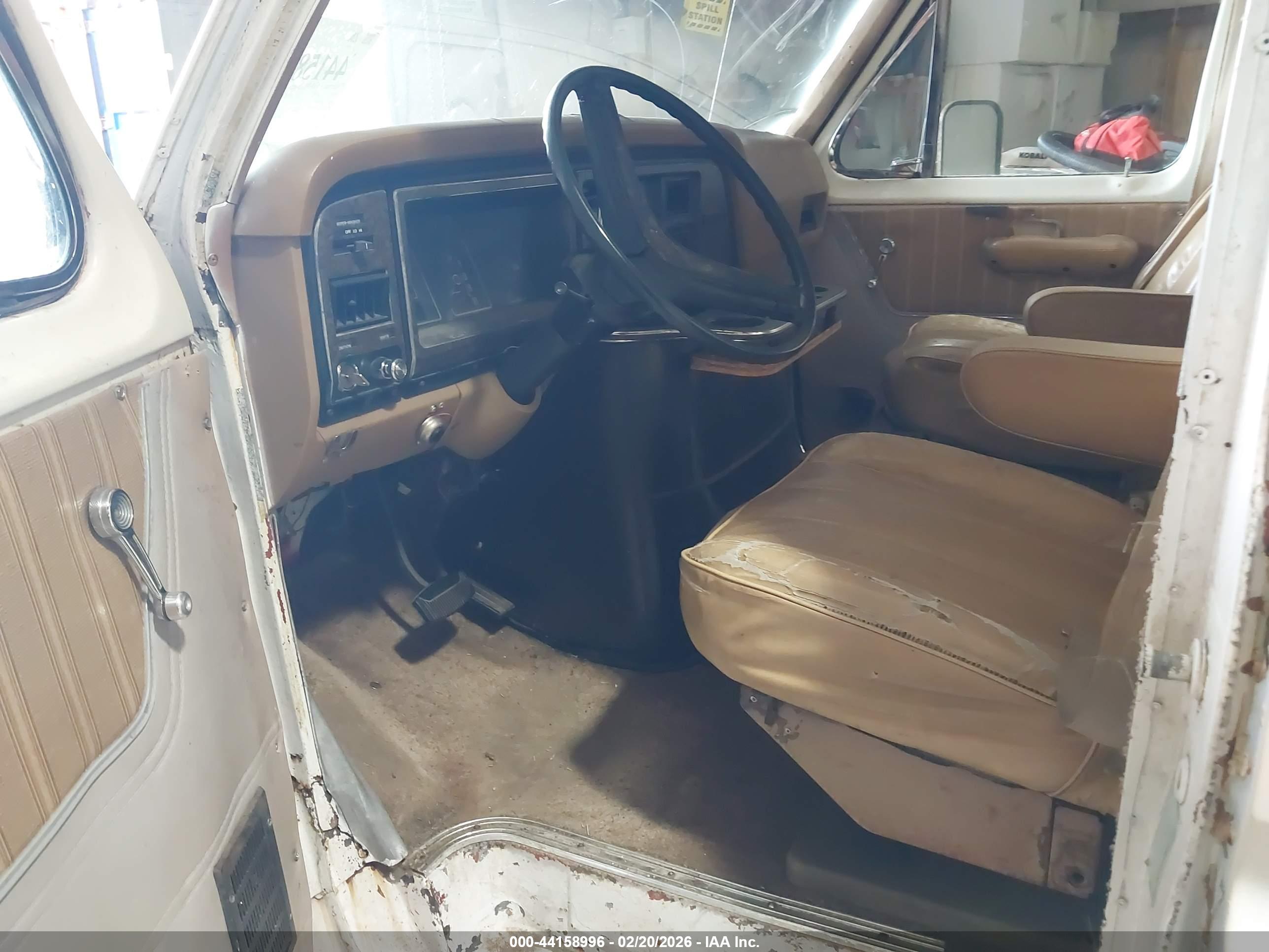 FORD ECONOLINE image 5