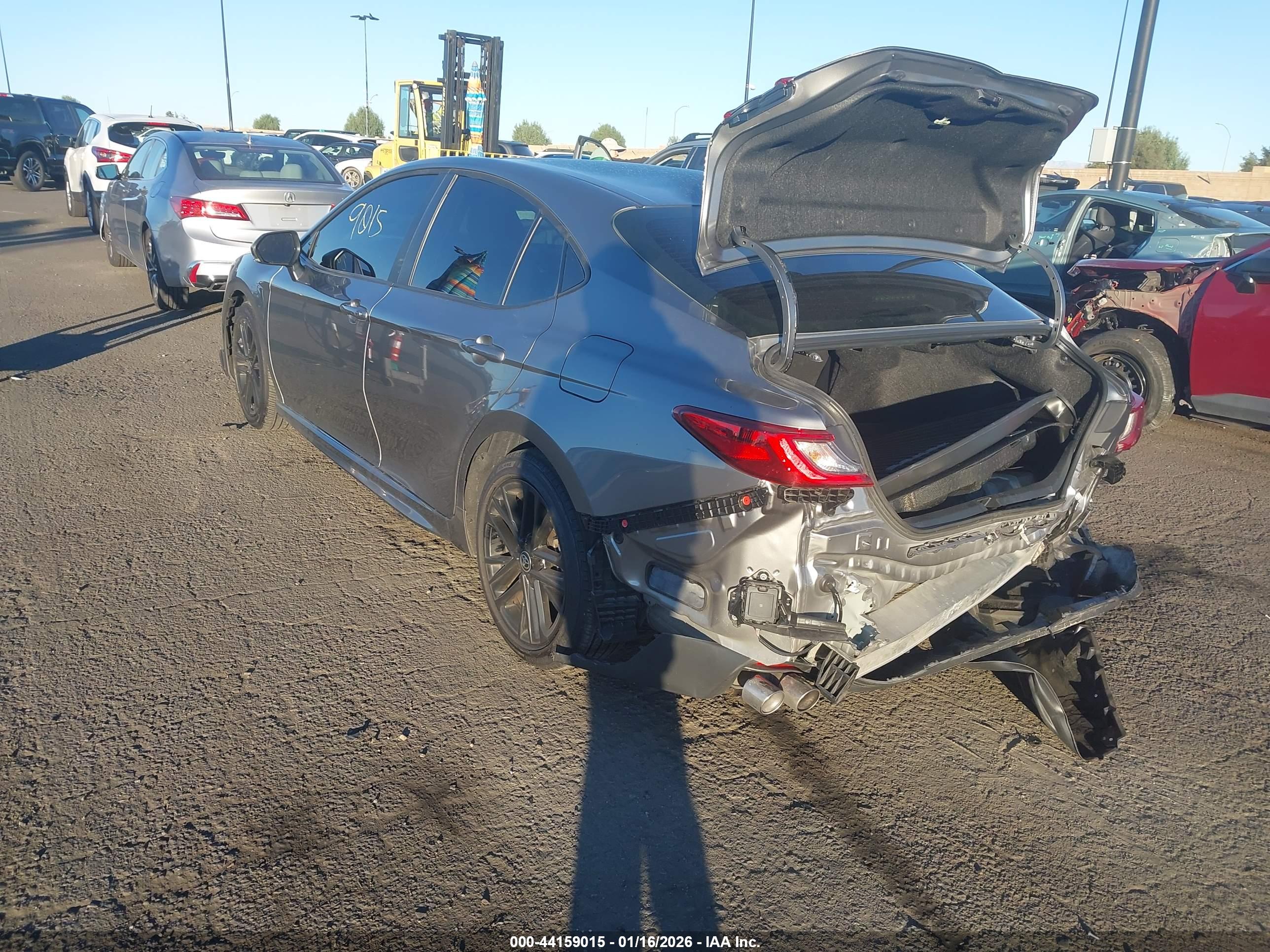 TOYOTA CAMRY image 3