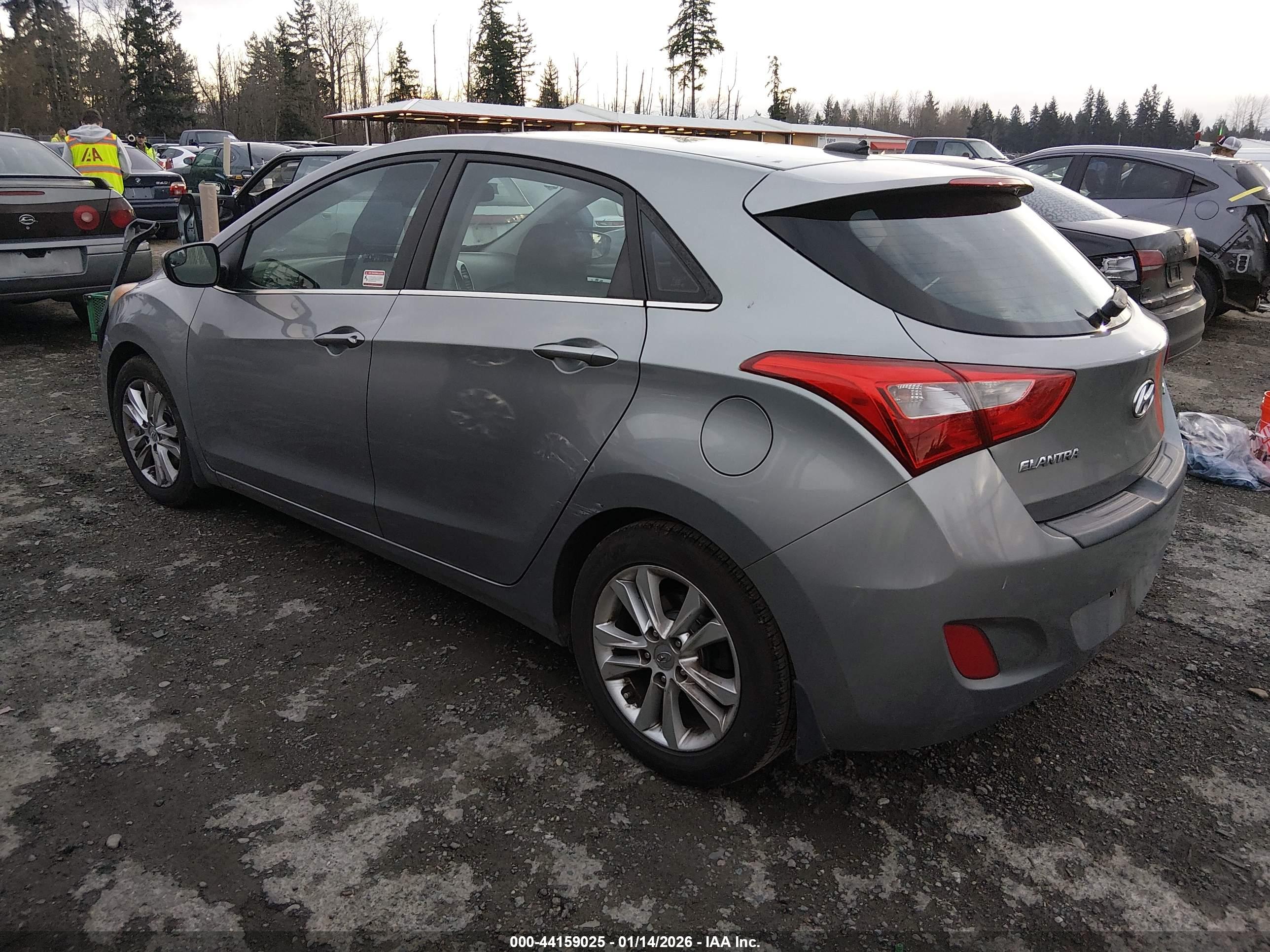 HYUNDAI ELANTRA image 3