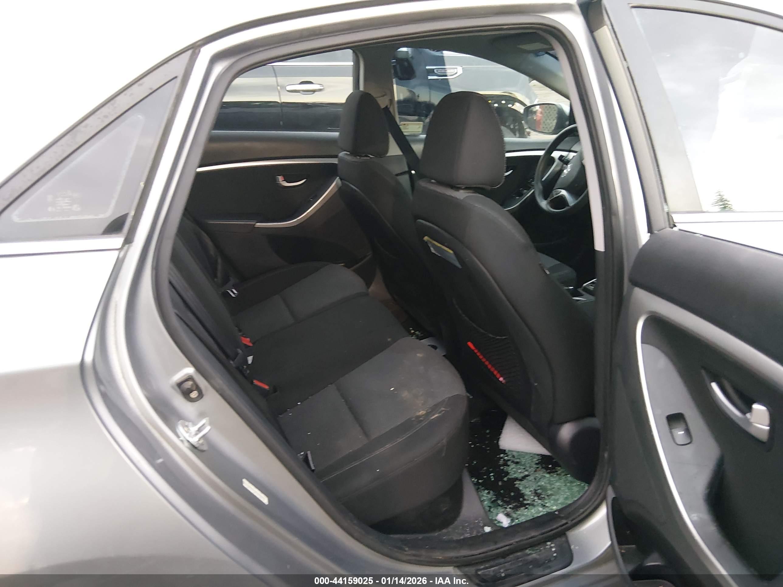 HYUNDAI ELANTRA image 8
