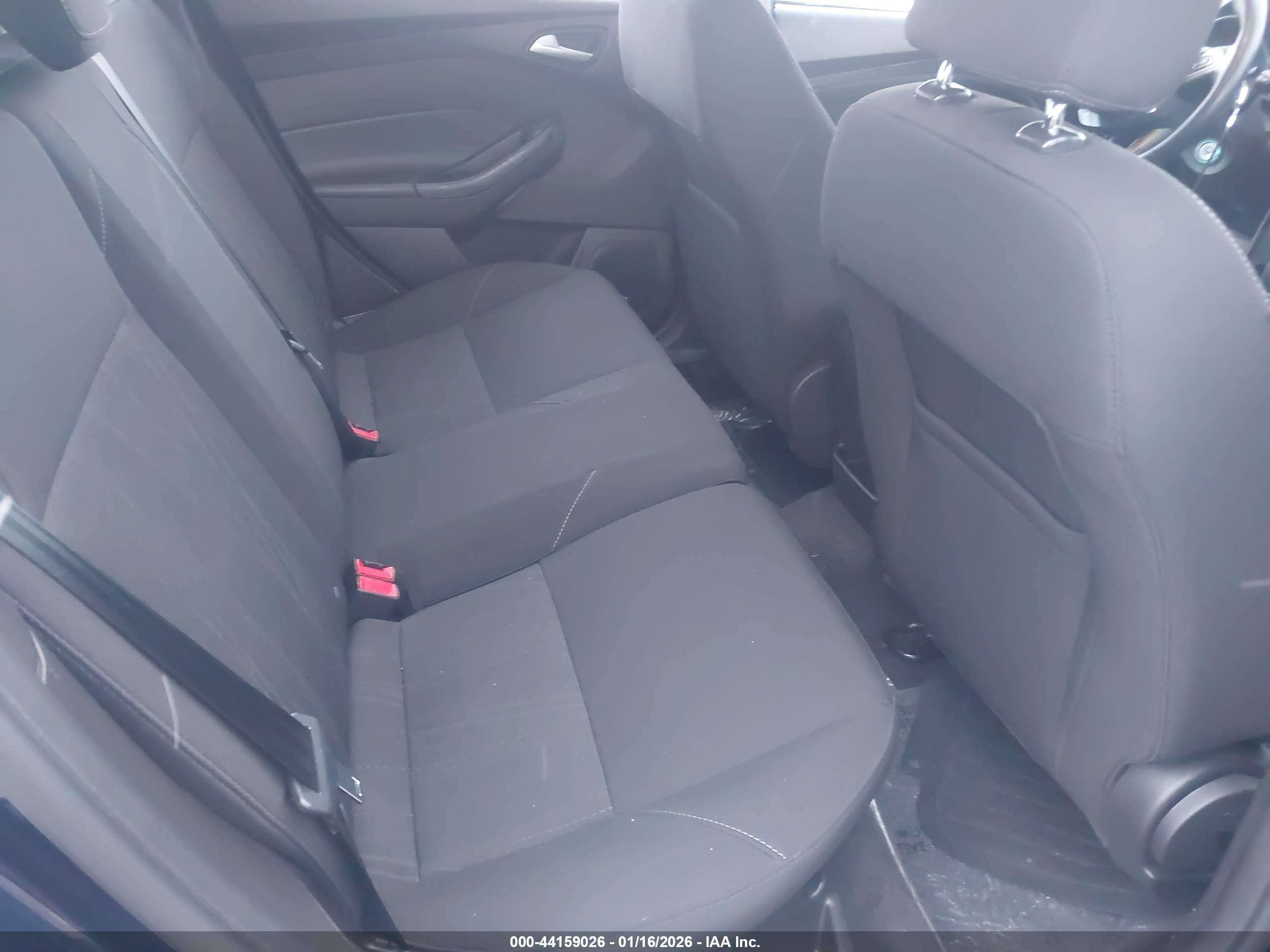 FORD FOCUS image 8