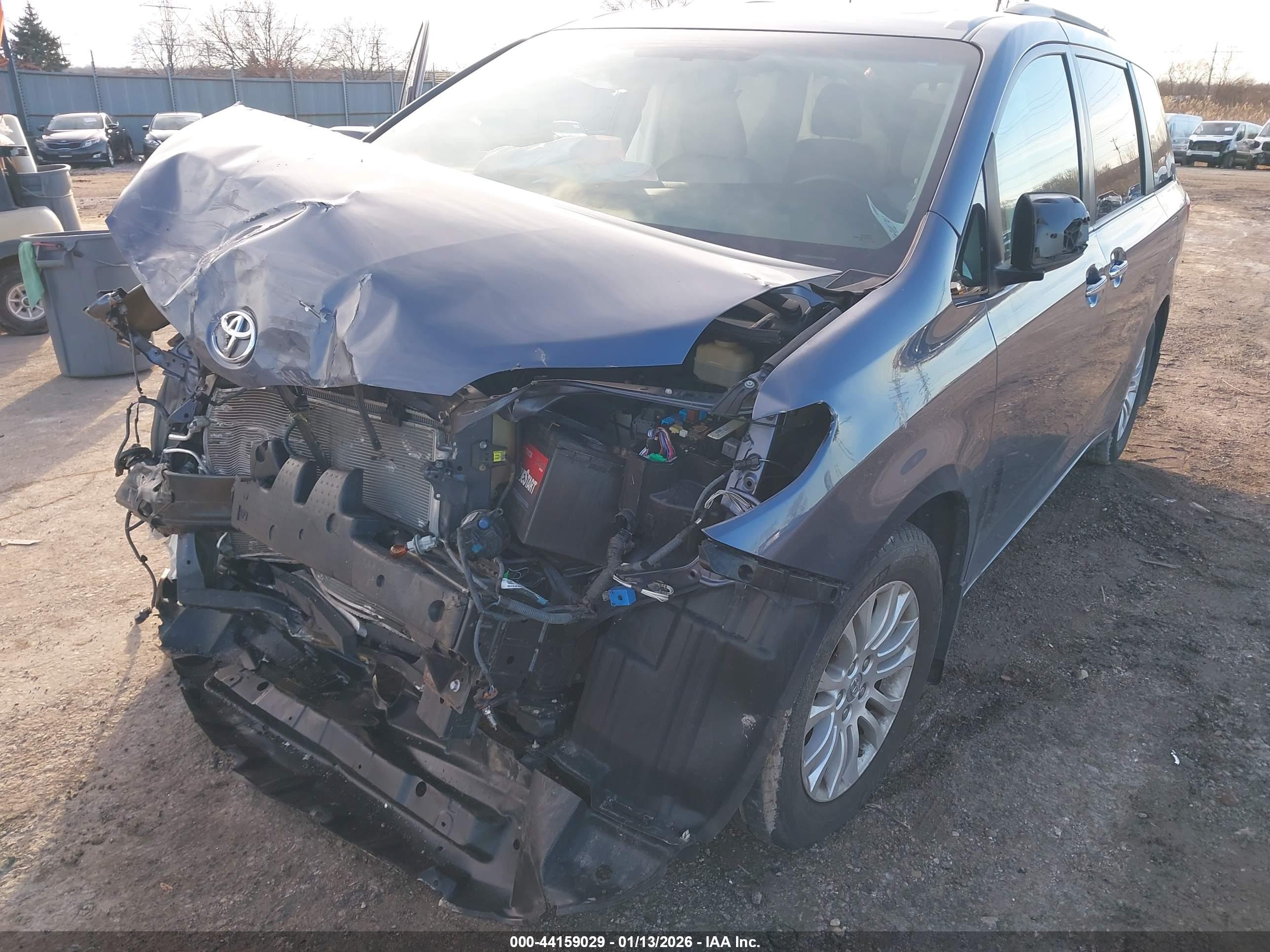 TOYOTA SIENNA image 6