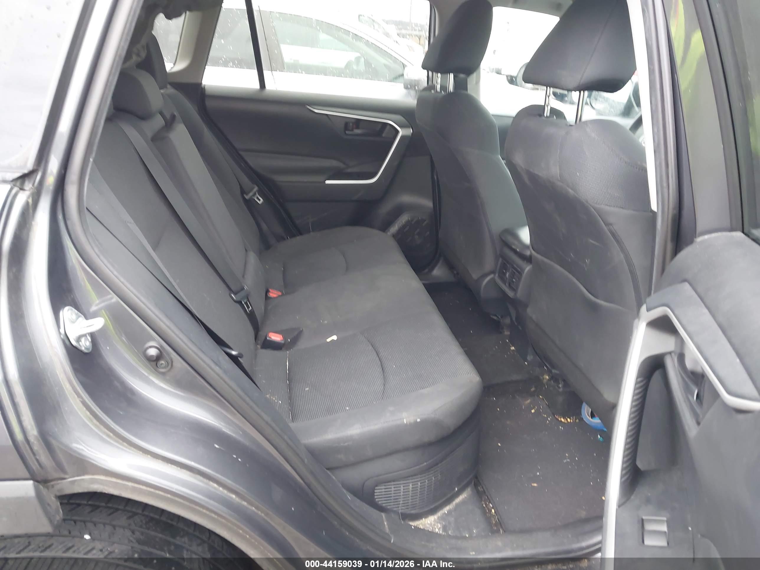 TOYOTA RAV4 image 8