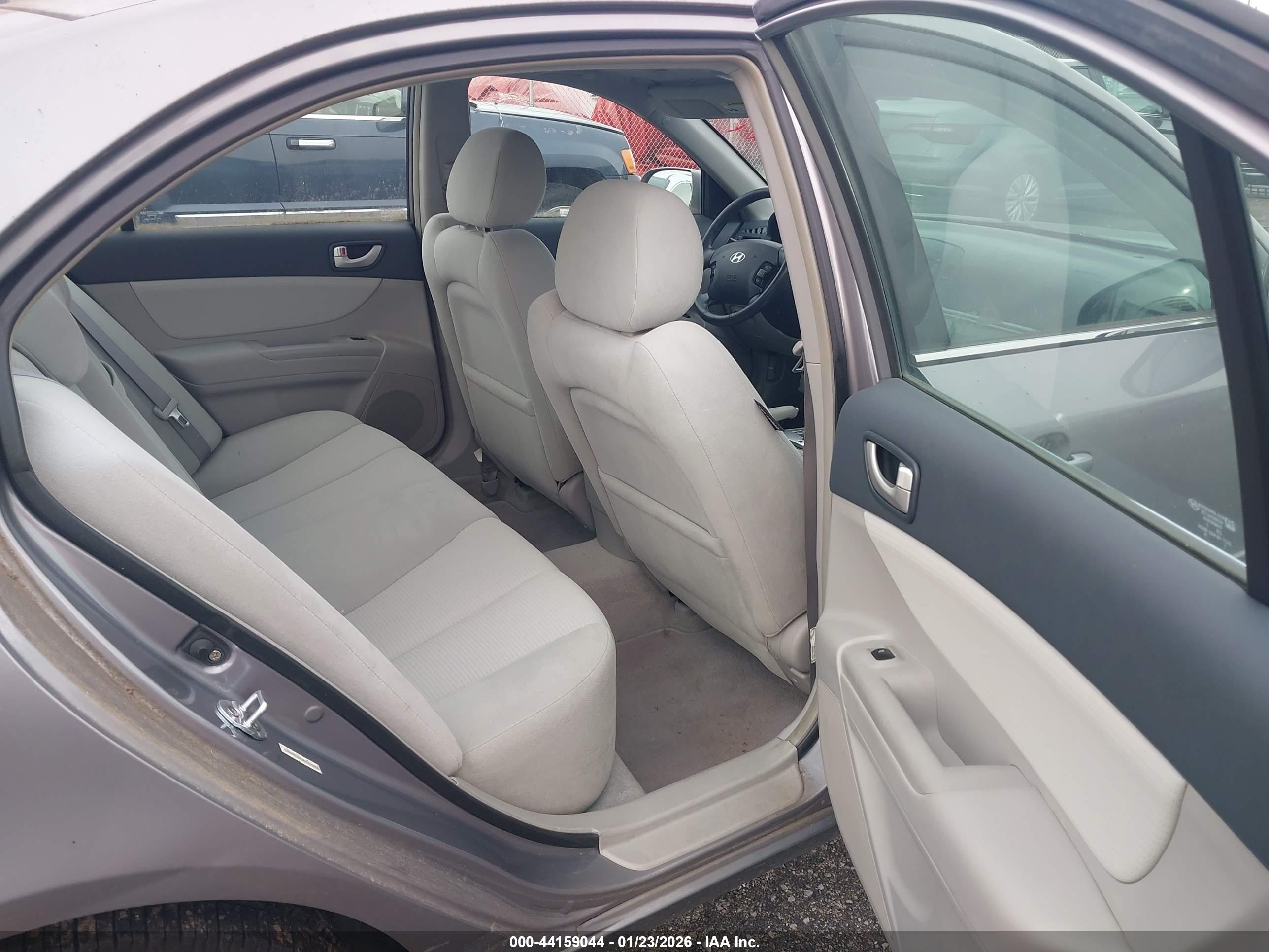 HYUNDAI SONATA image 8