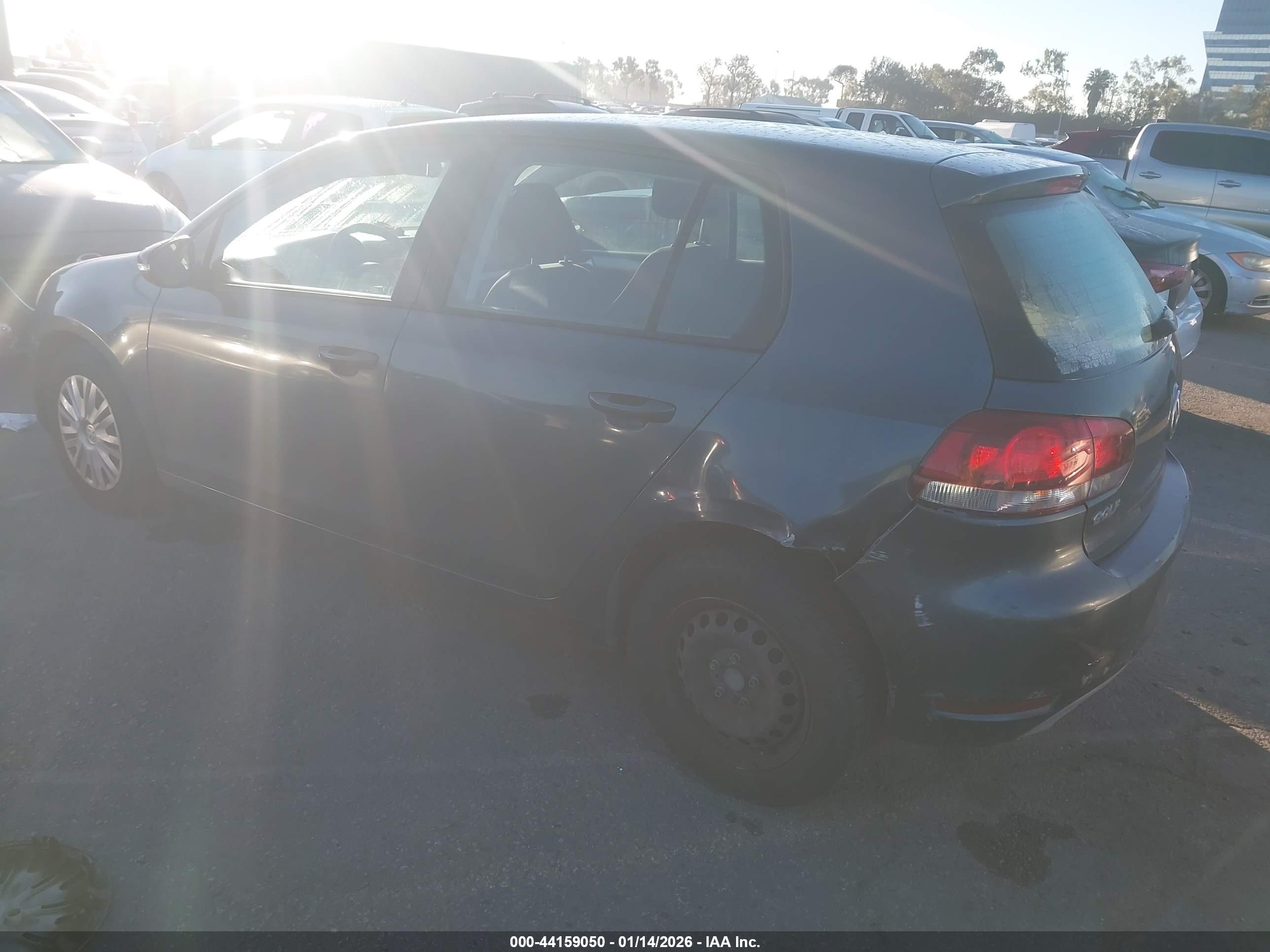 VOLKSWAGEN GOLF image 3