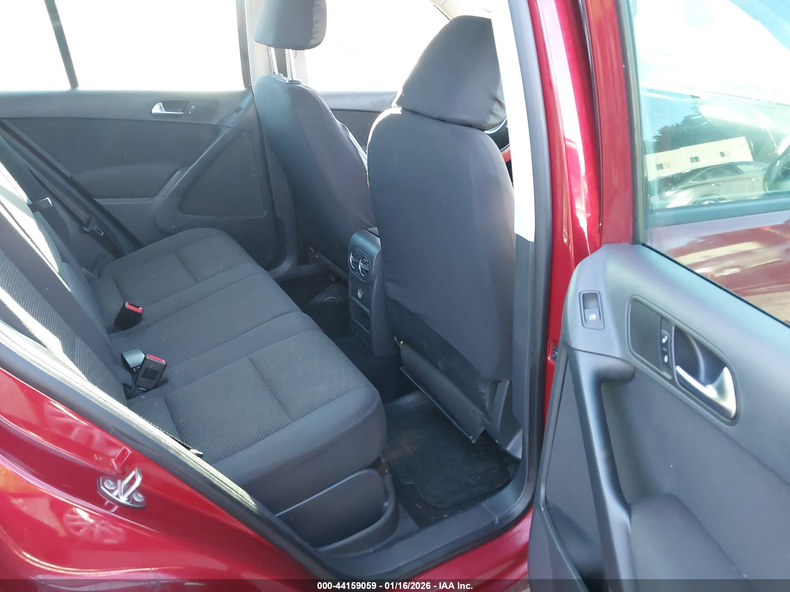 VOLKSWAGEN TIGUAN image 8