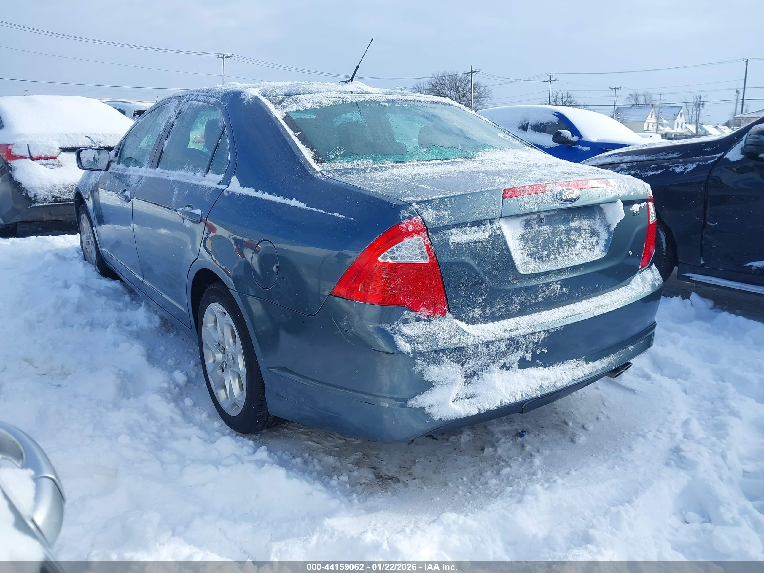 FORD FUSION image 3