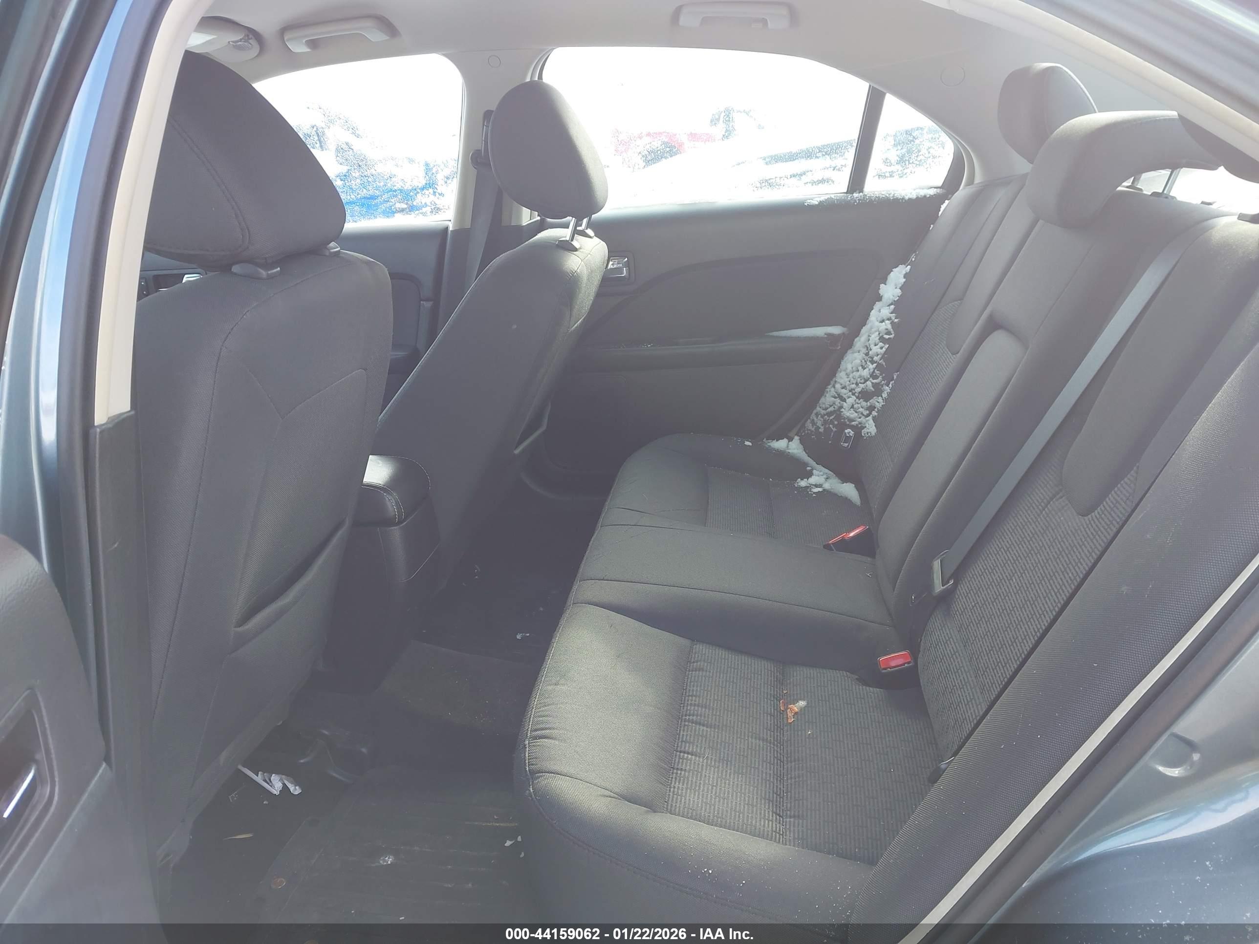 FORD FUSION image 8