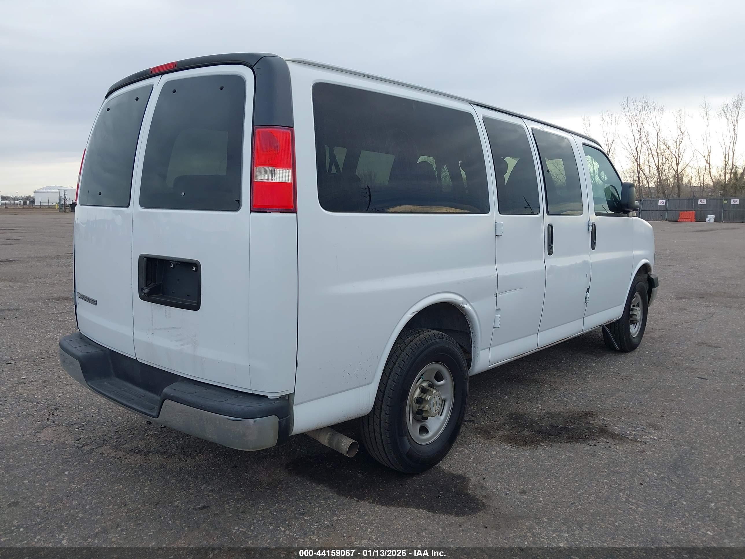 CHEVROLET EXPRESS image 4