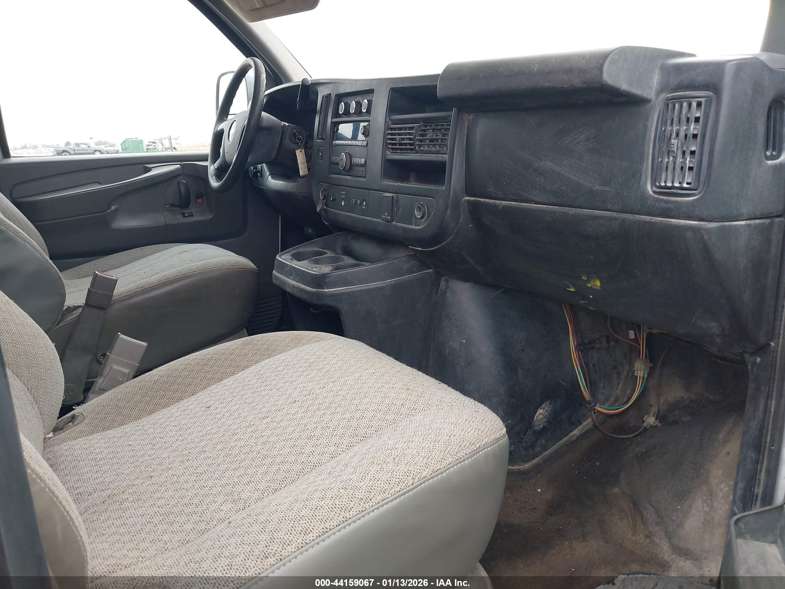 CHEVROLET EXPRESS image 5