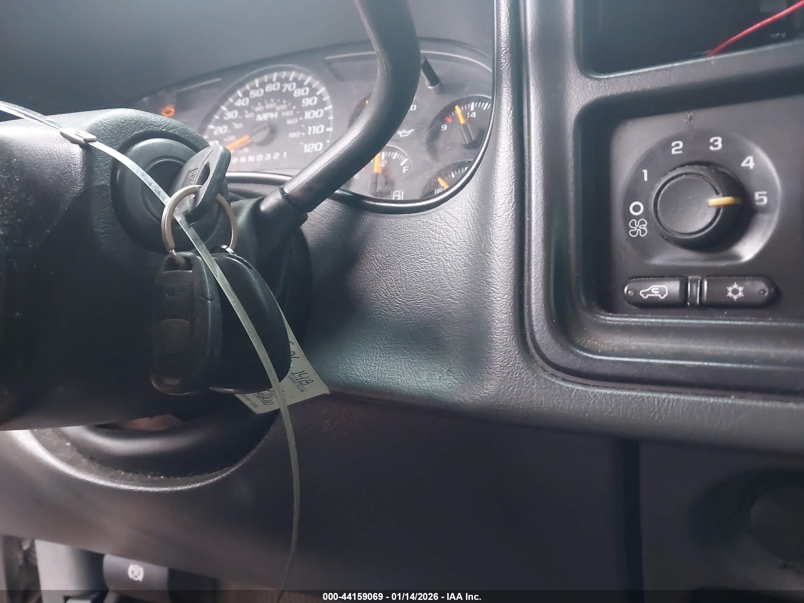 CHEVROLET SILVERADO image 11