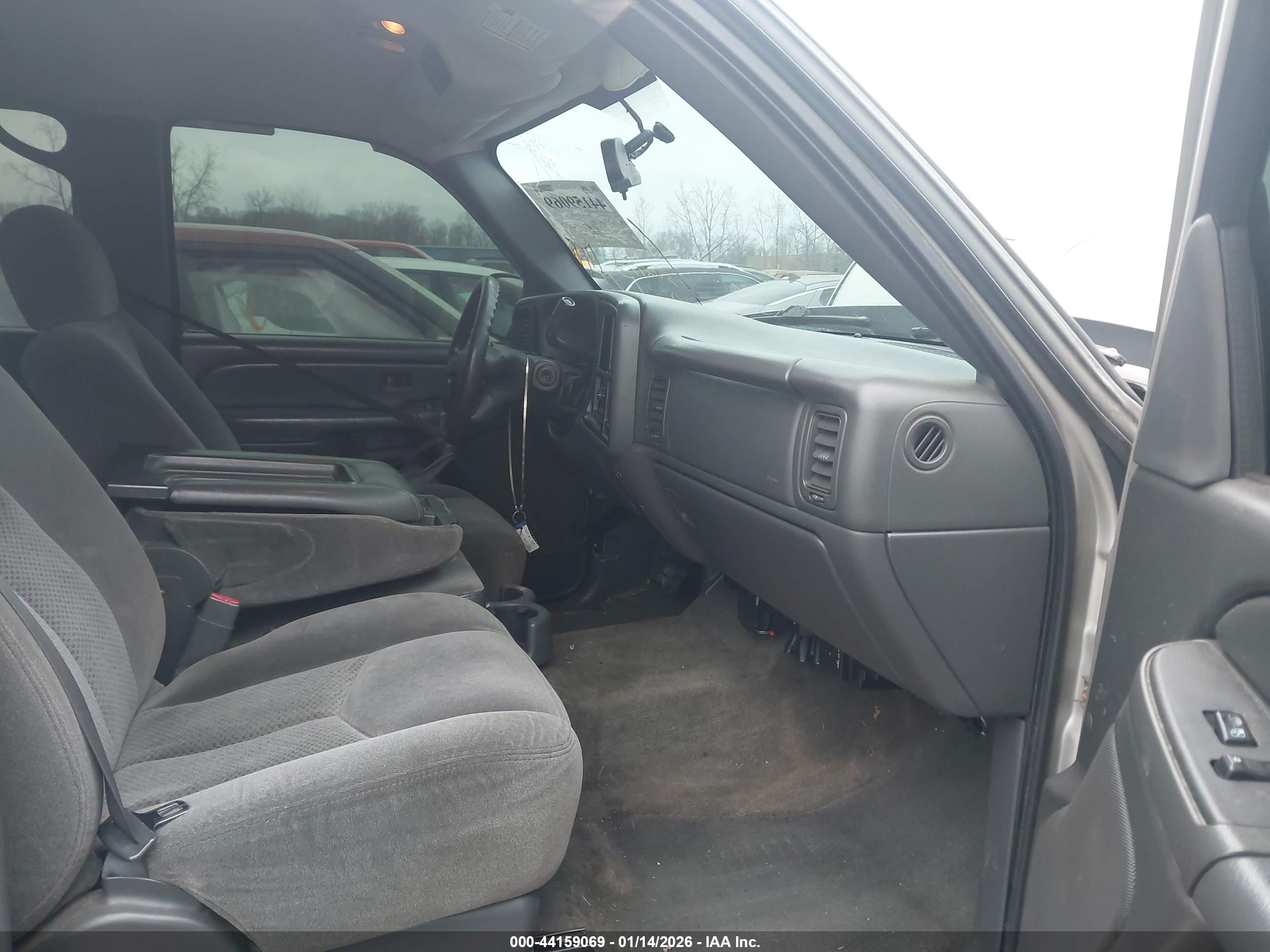 CHEVROLET SILVERADO image 5