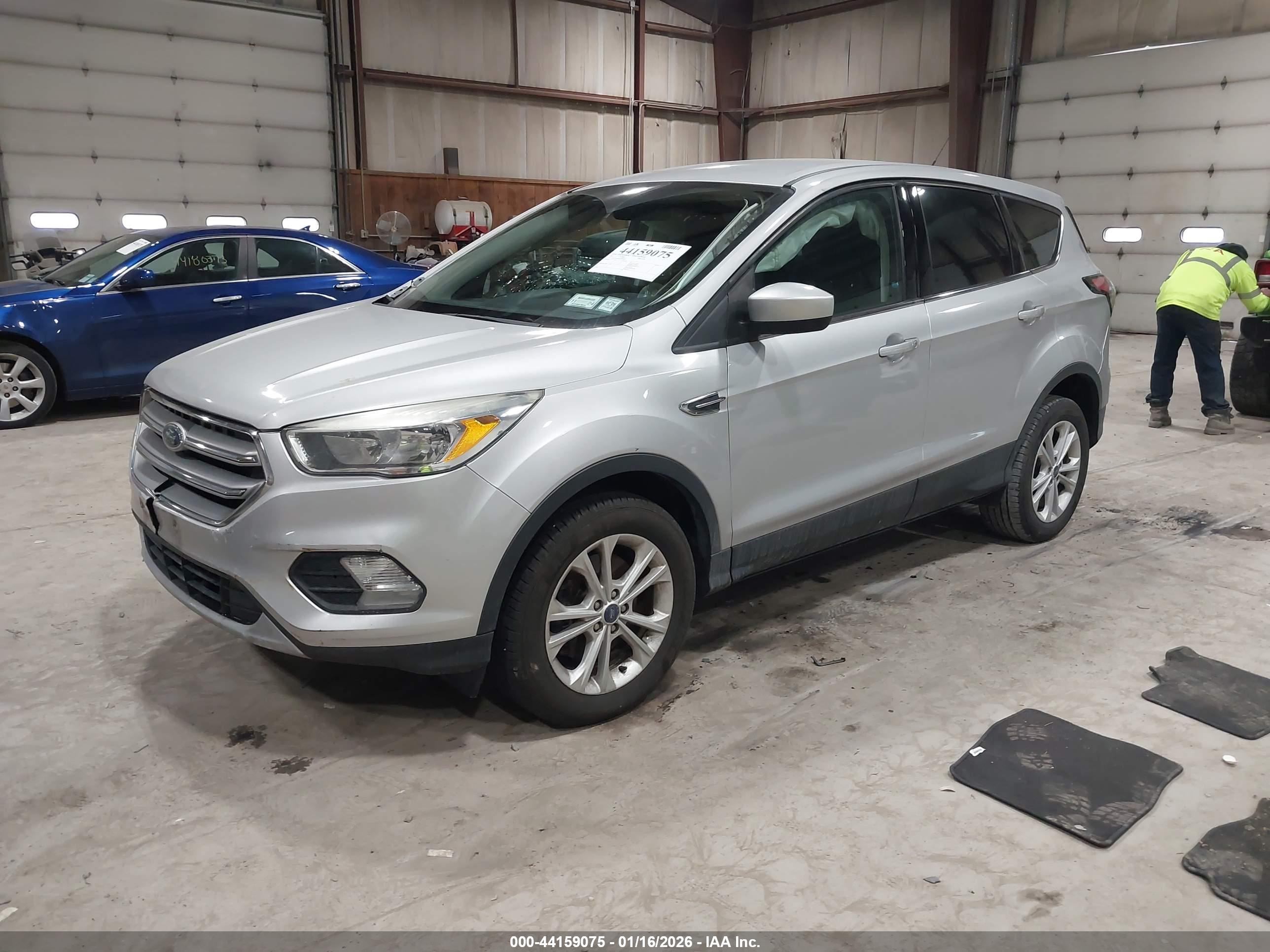 FORD ESCAPE image 2