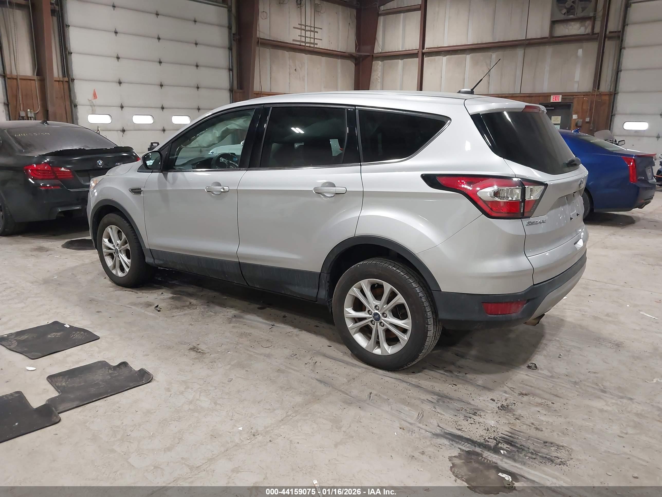 FORD ESCAPE image 3