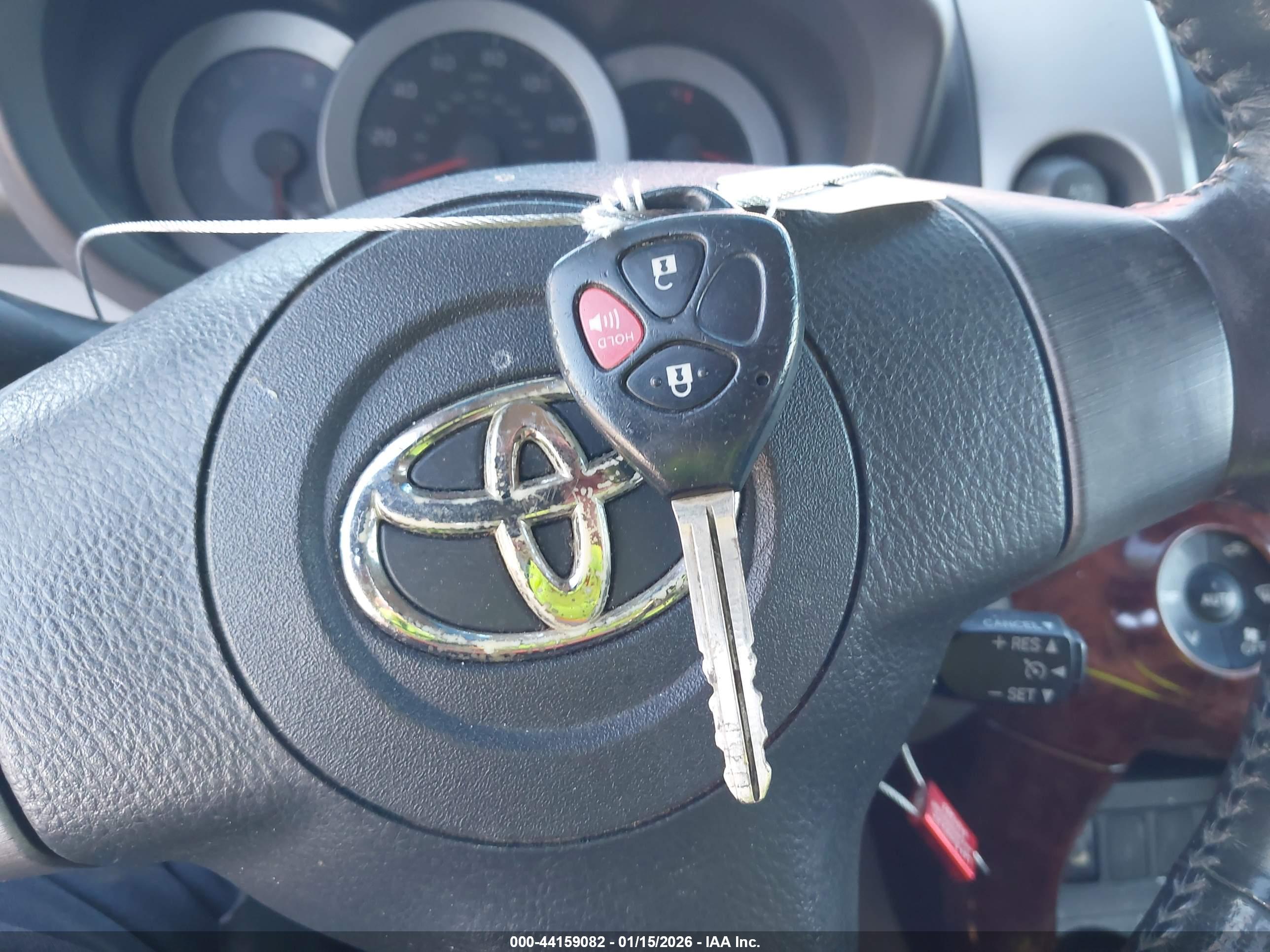 TOYOTA RAV4 image 11
