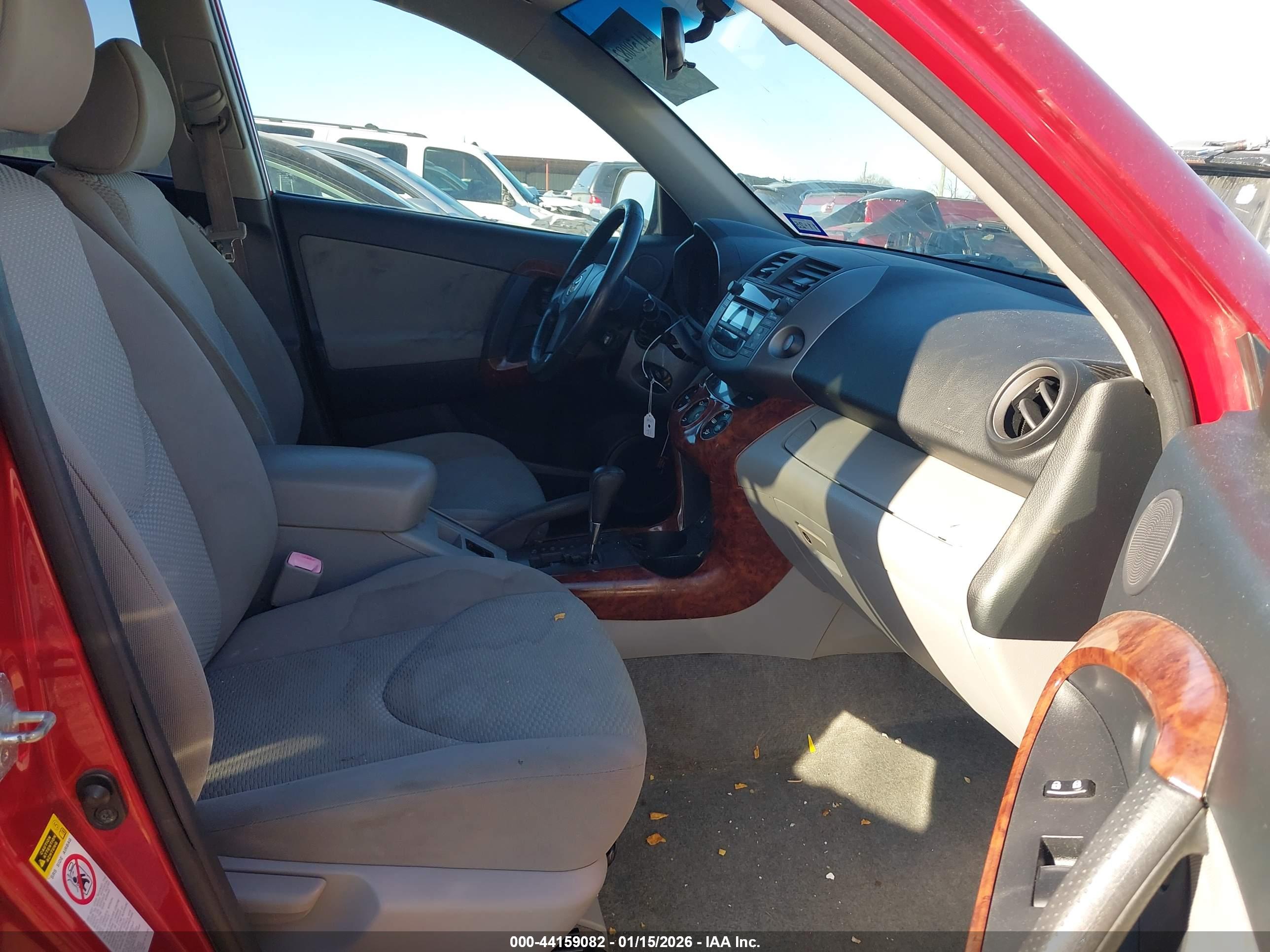 TOYOTA RAV4 image 5