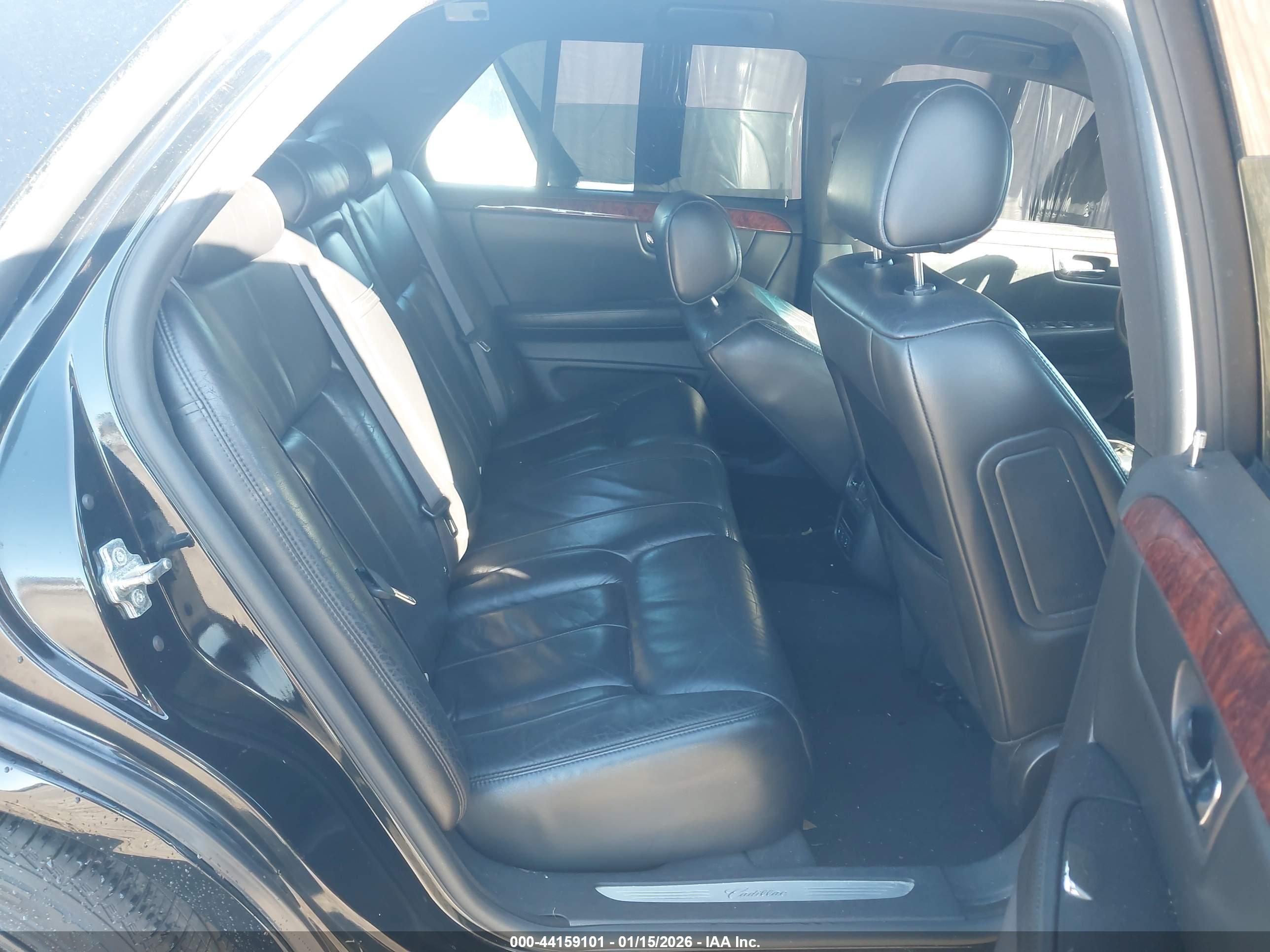 CADILLAC DTS image 8