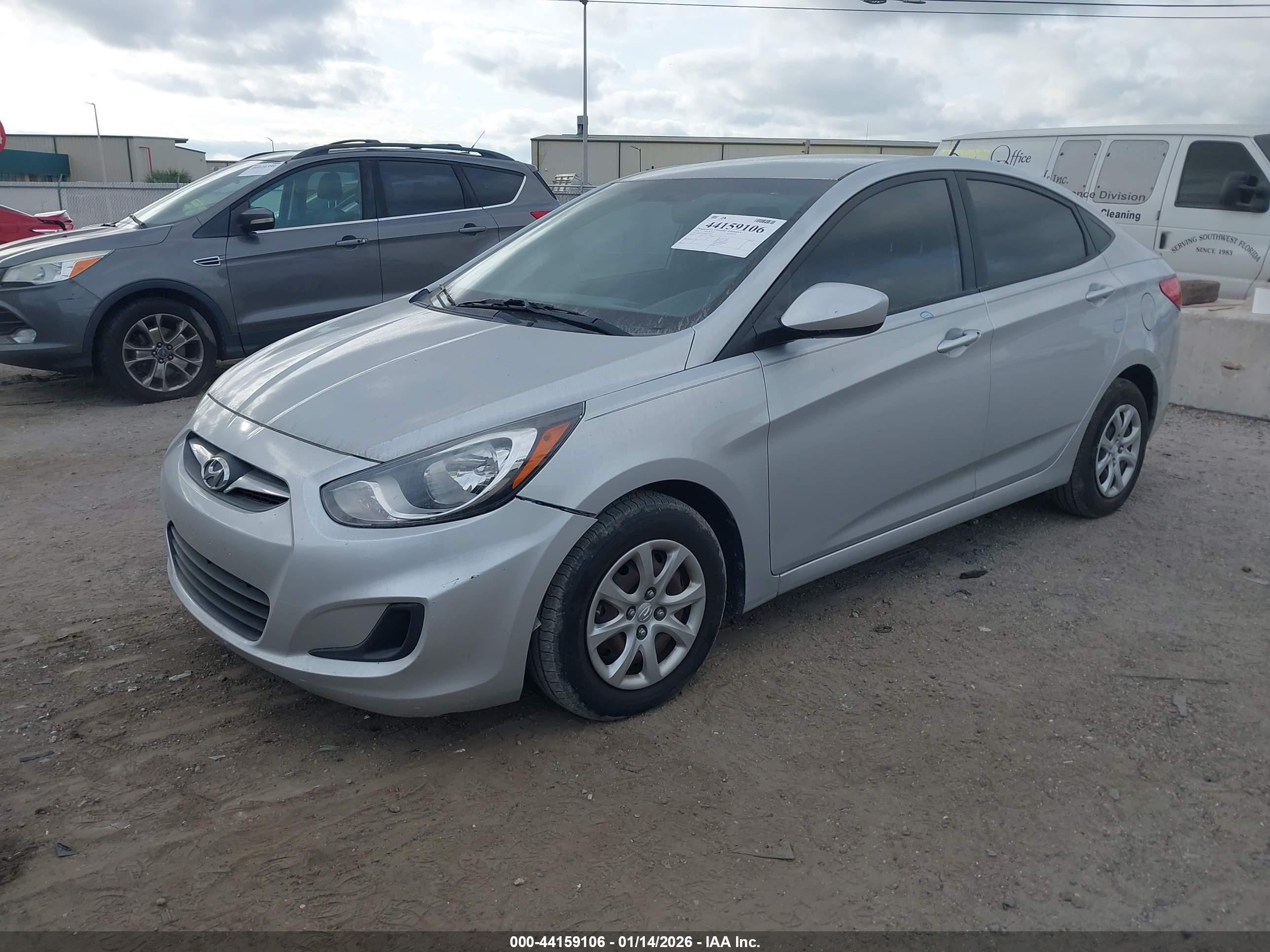 HYUNDAI ACCENT image 2