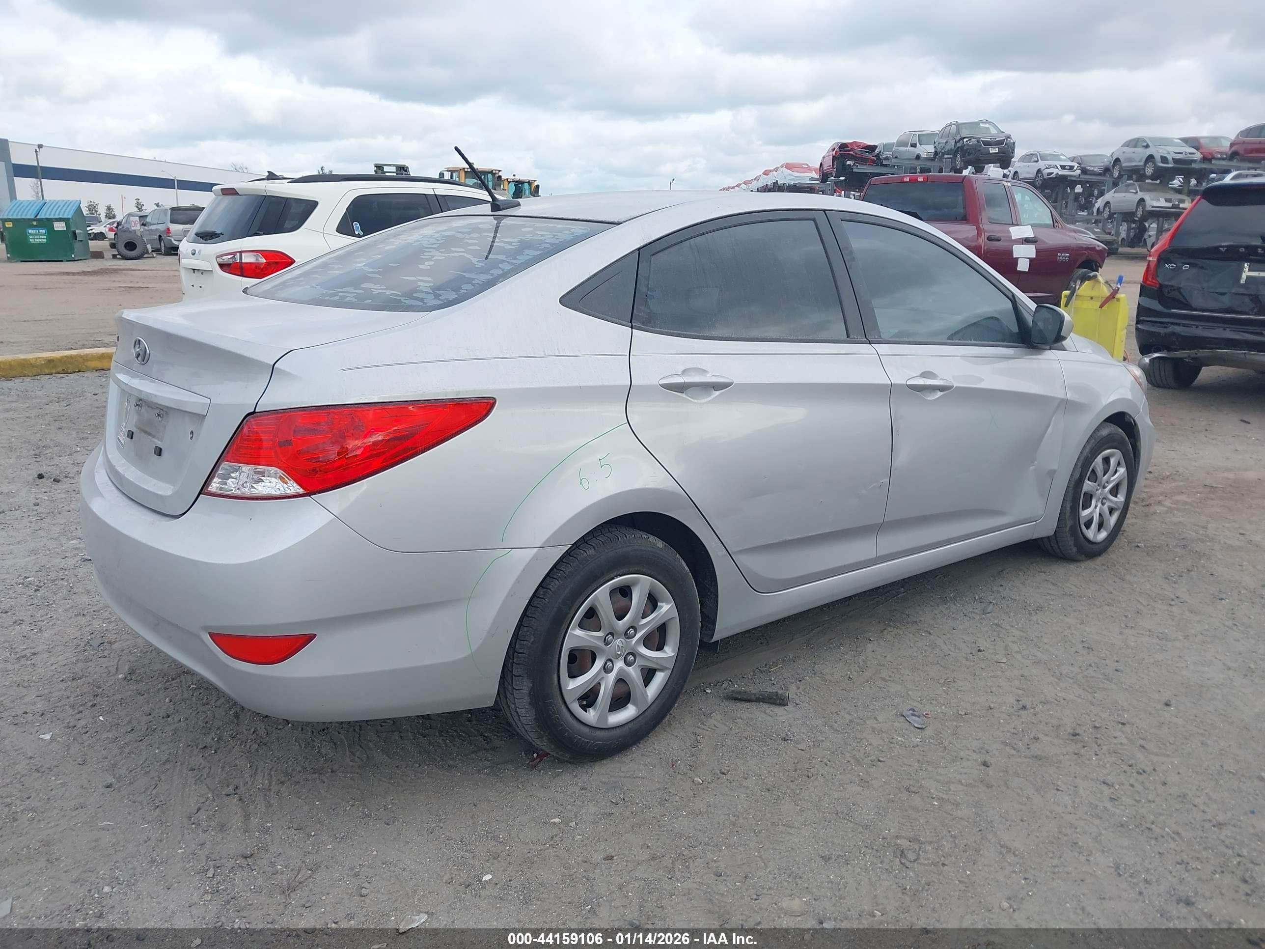 HYUNDAI ACCENT image 4