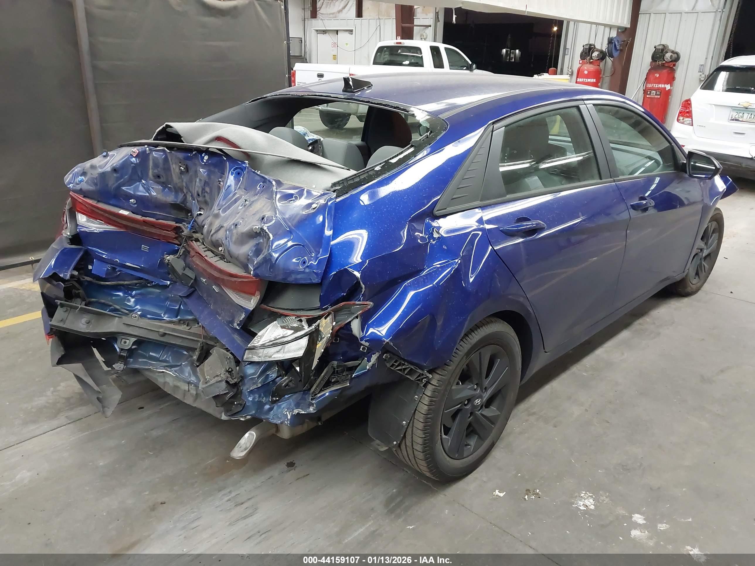 HYUNDAI ELANTRA image 4
