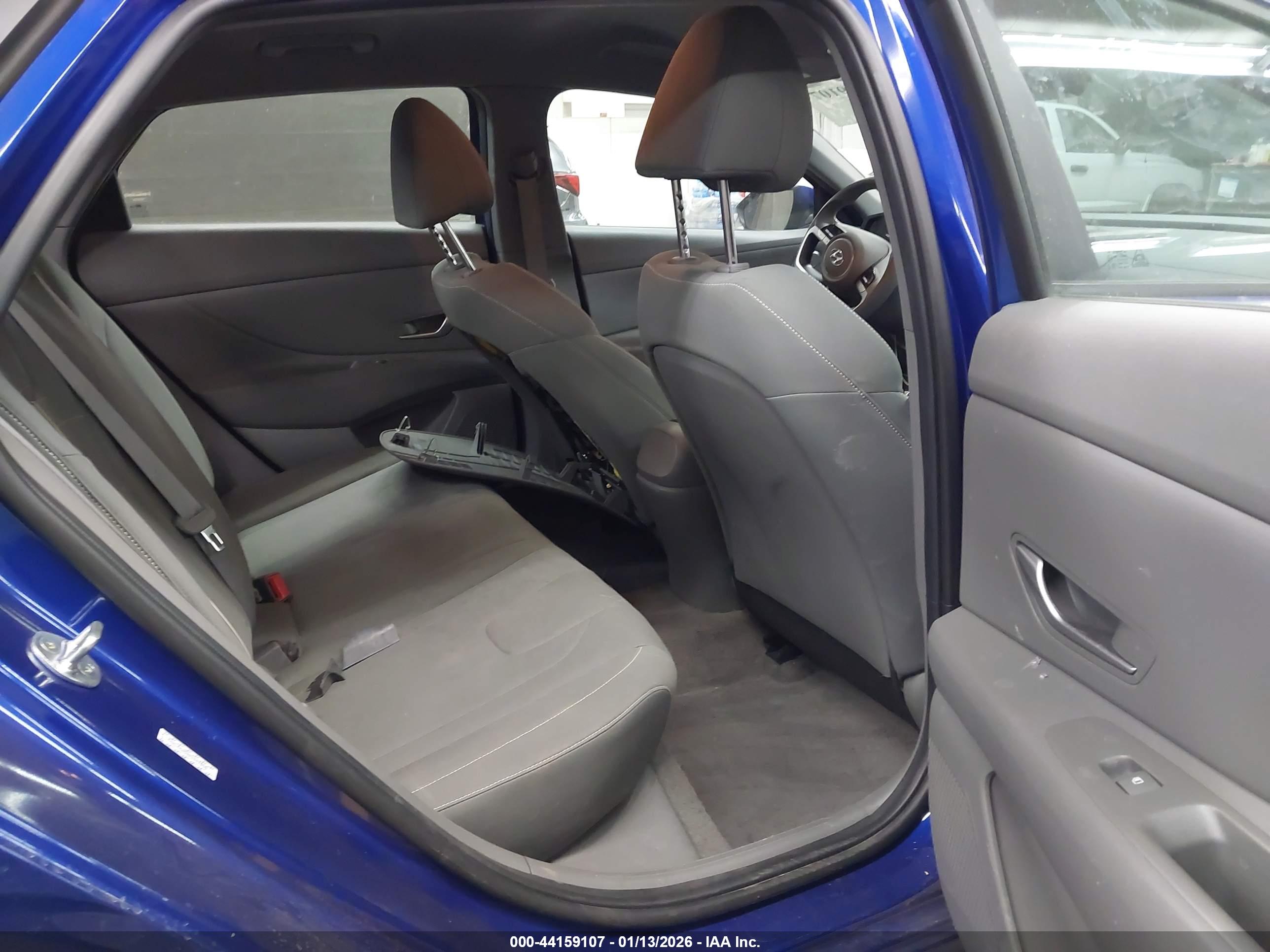 HYUNDAI ELANTRA image 8