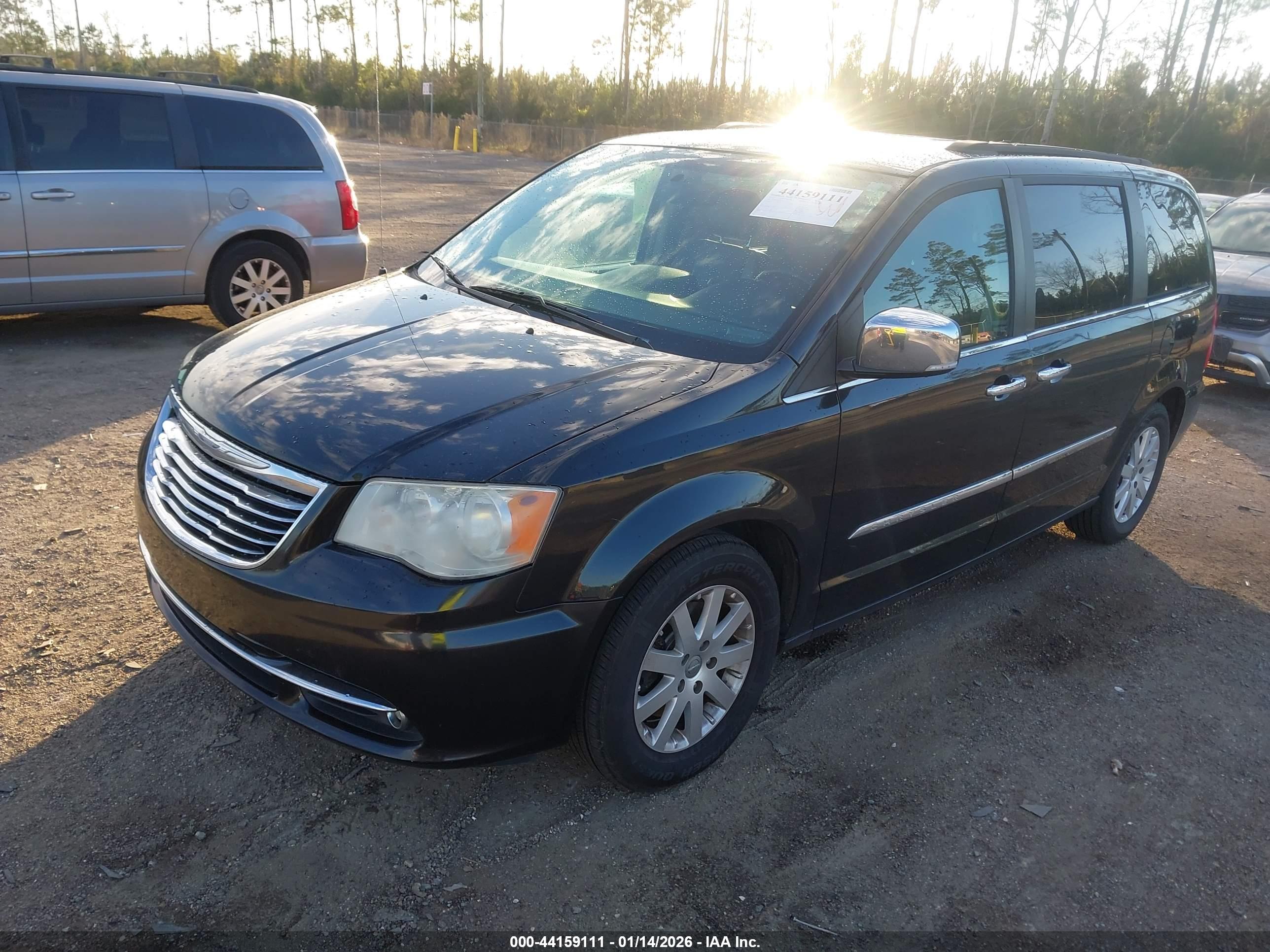 CHRYSLER TOWN image 2