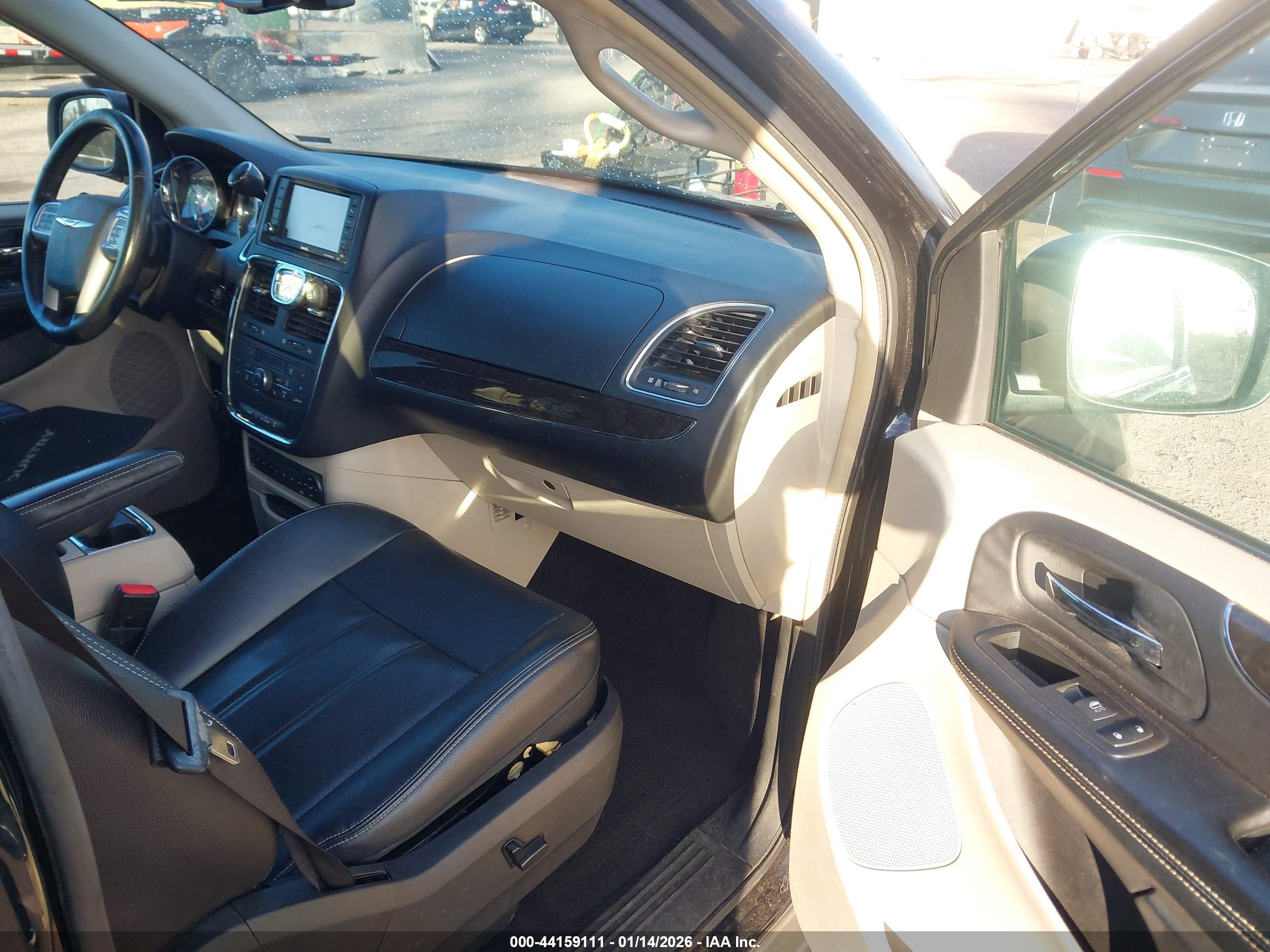 CHRYSLER TOWN image 5