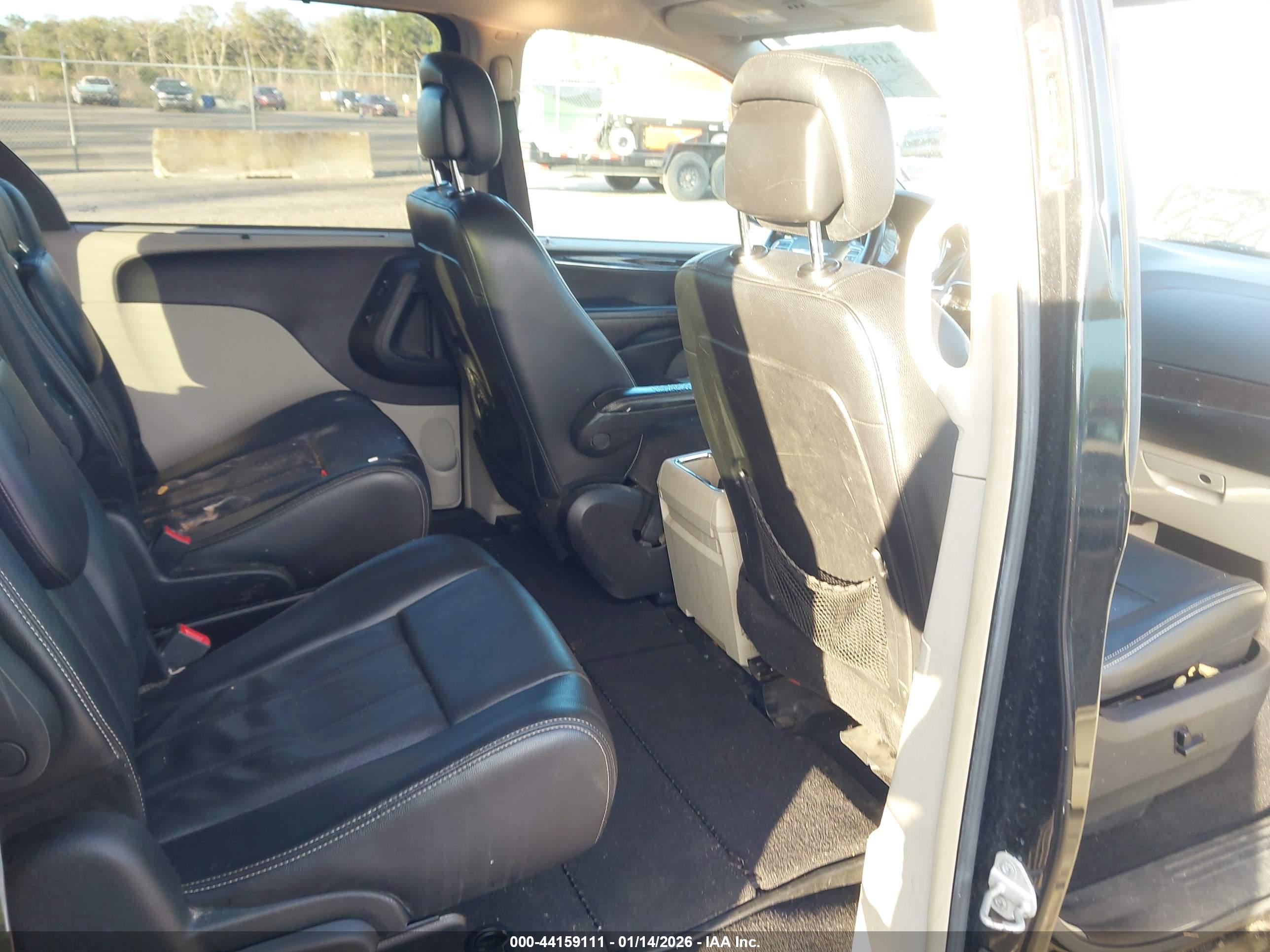 CHRYSLER TOWN image 8