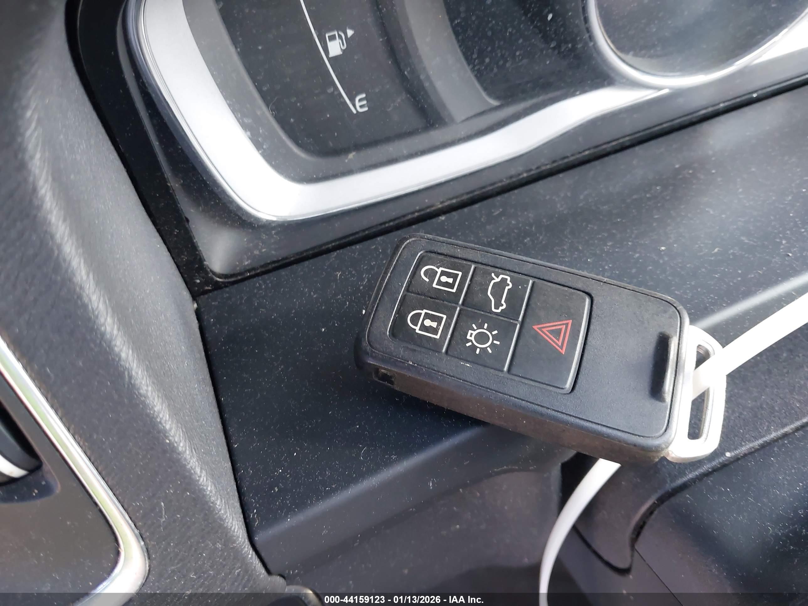 VOLVO S60 image 11