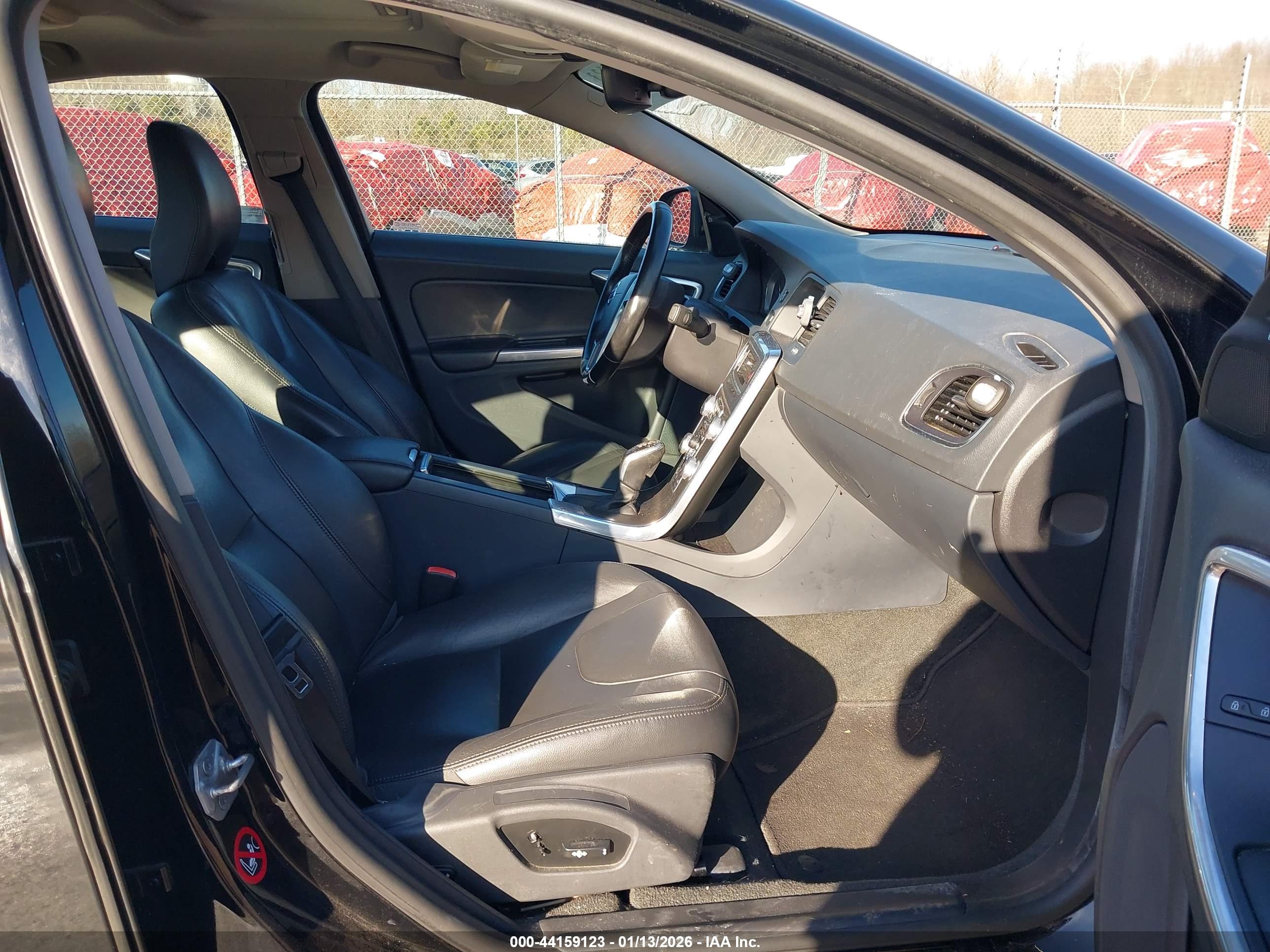 VOLVO S60 image 5