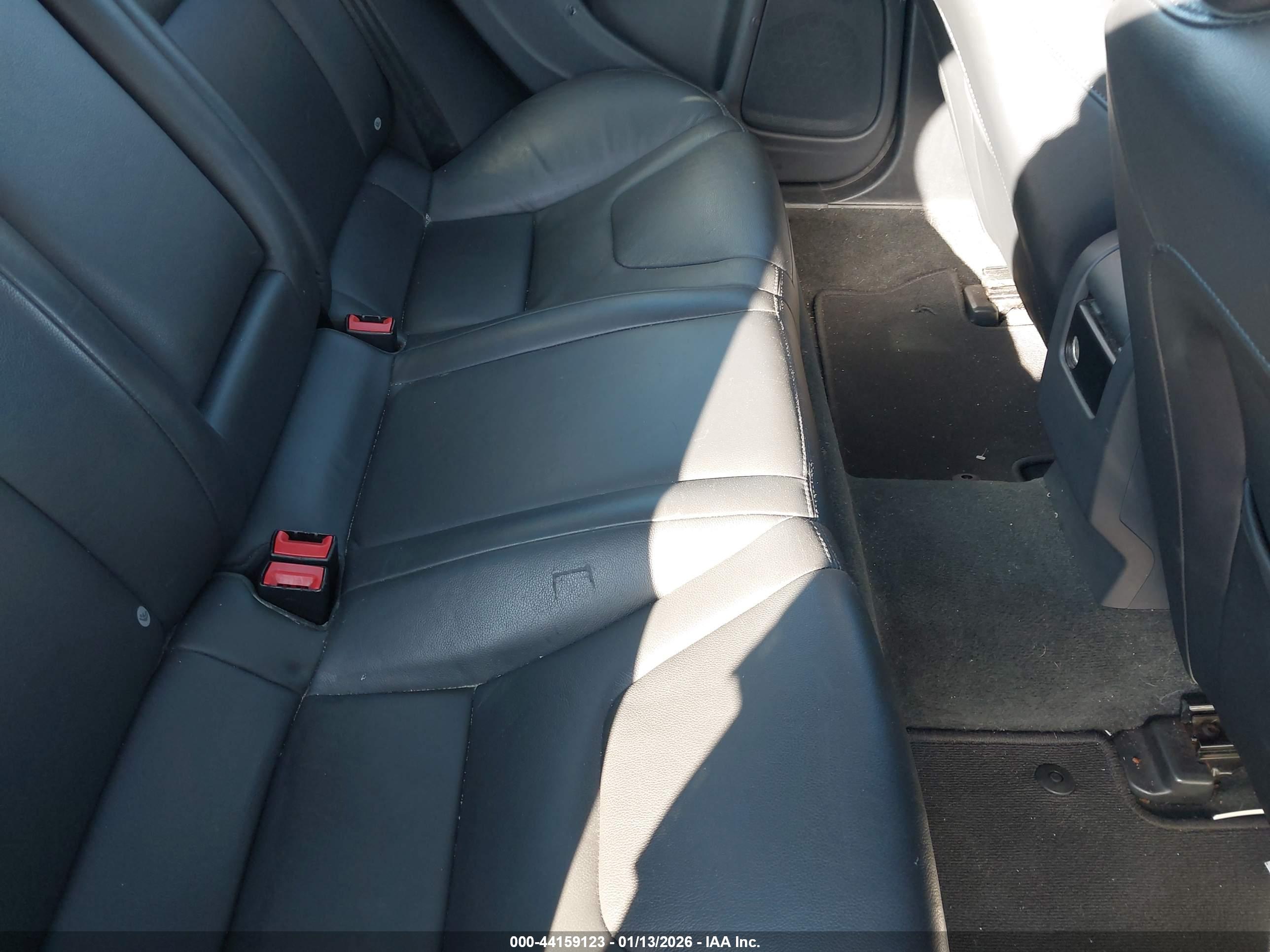 VOLVO S60 image 8