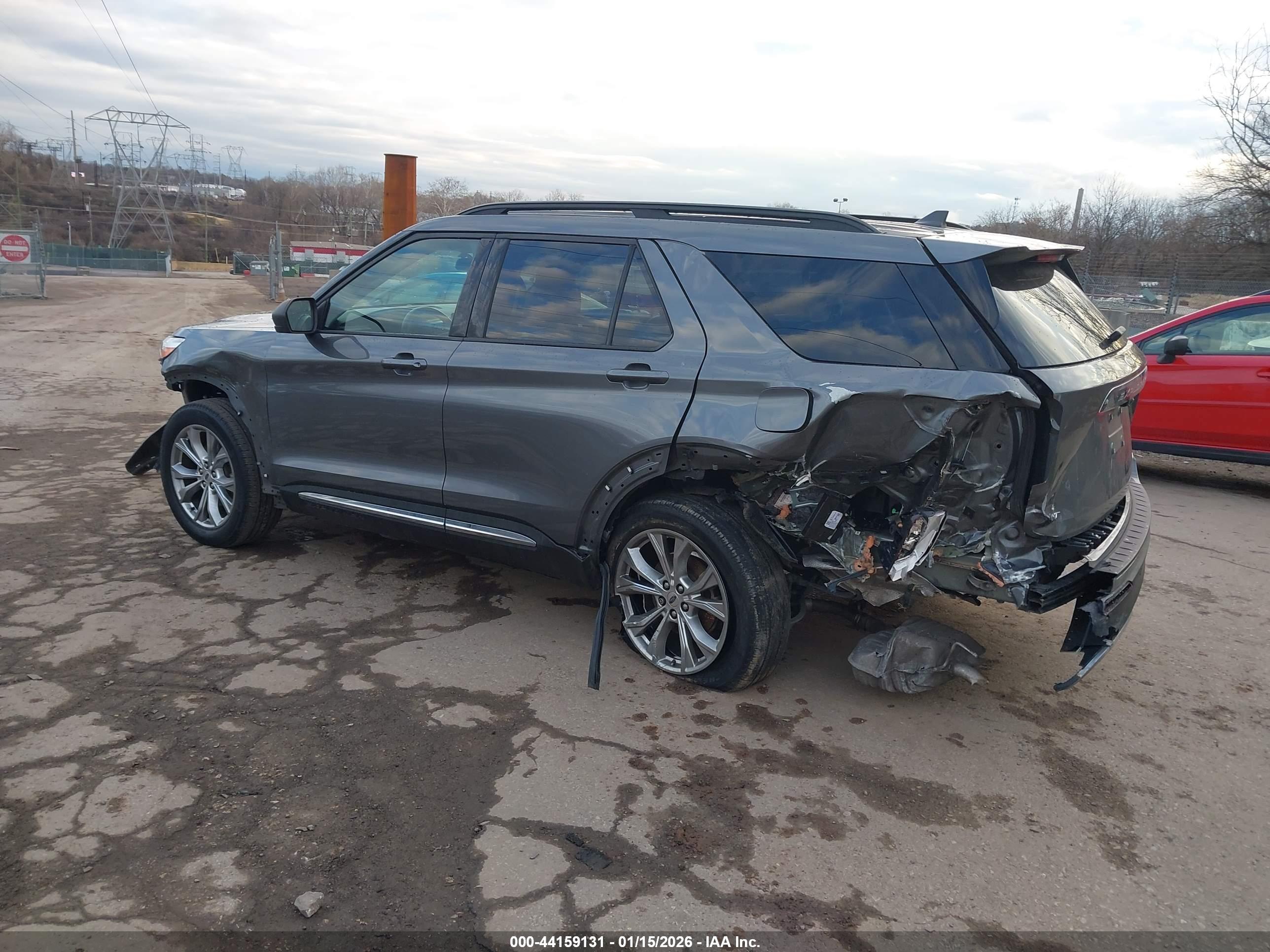 FORD EXPLORER image 3