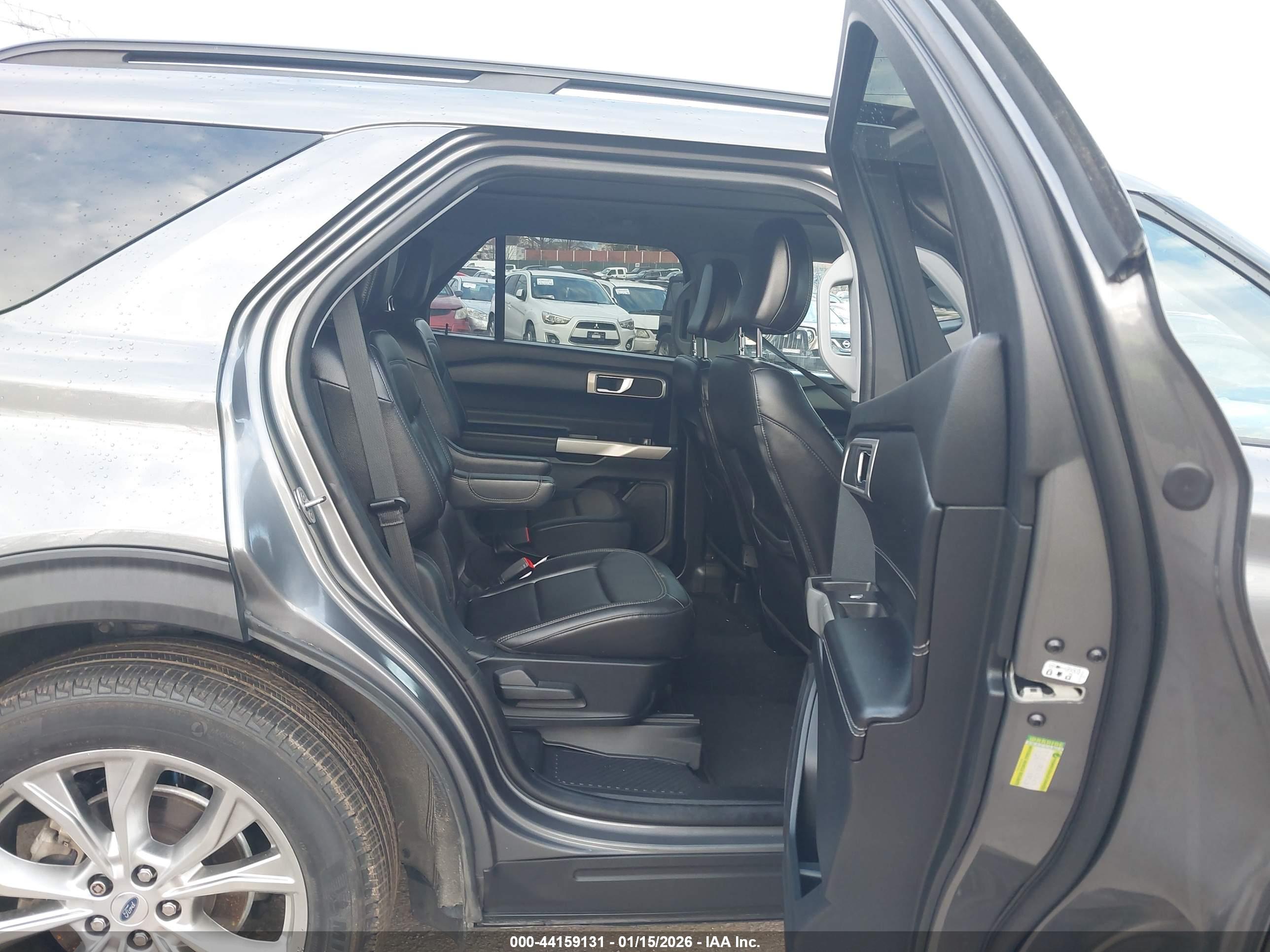 FORD EXPLORER image 8