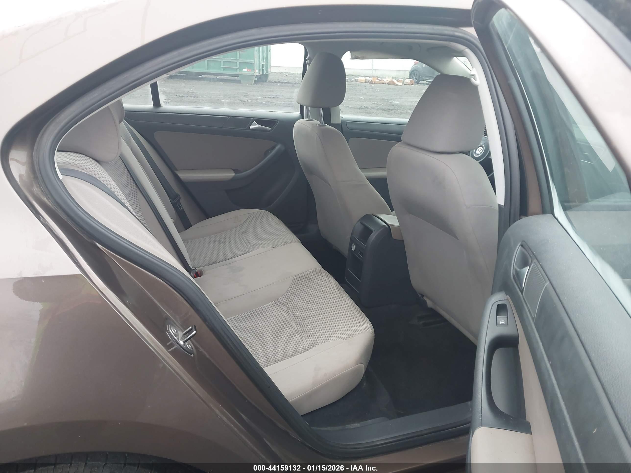 VOLKSWAGEN JETTA image 8