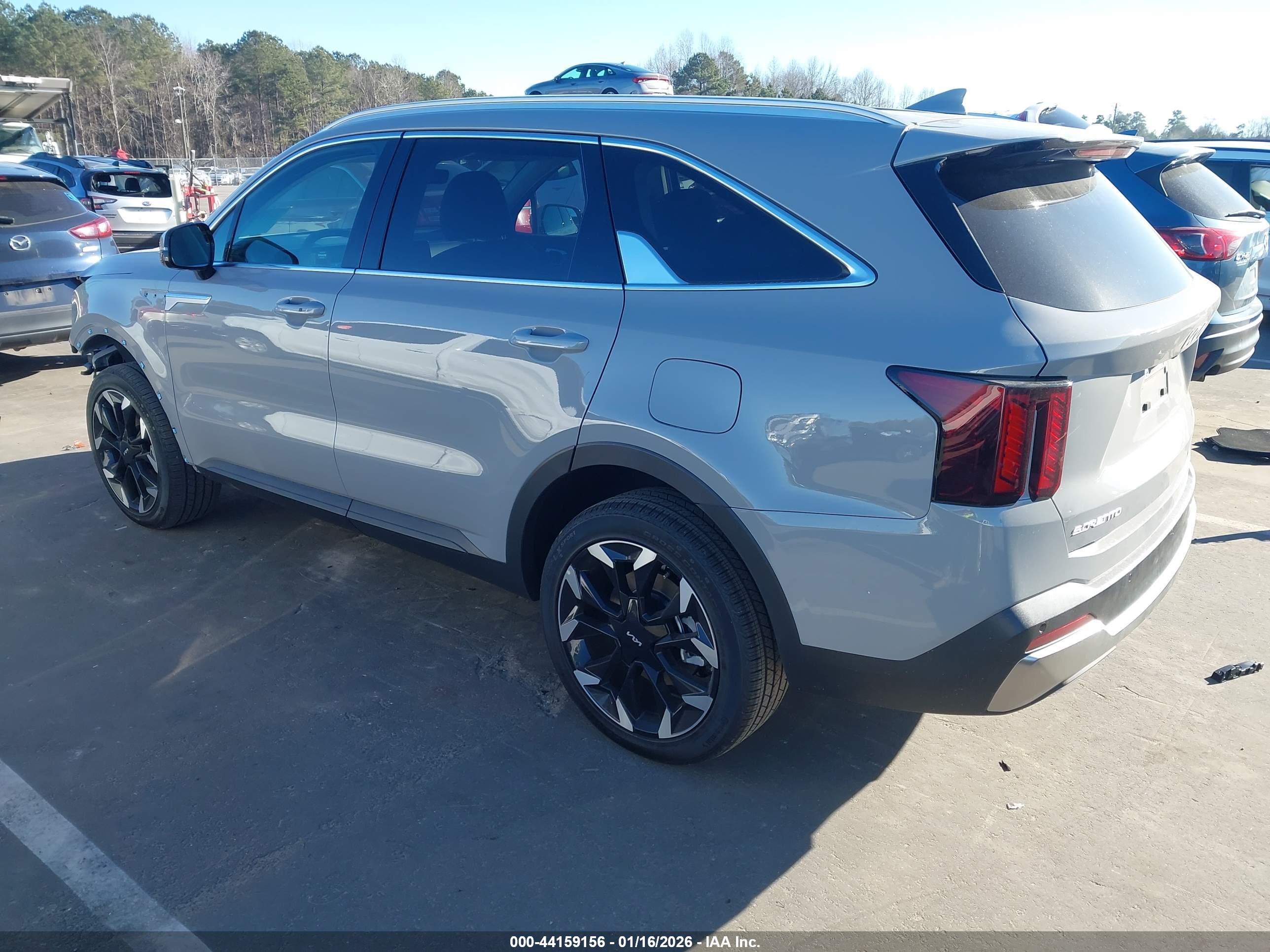 KIA SORENTO image 3