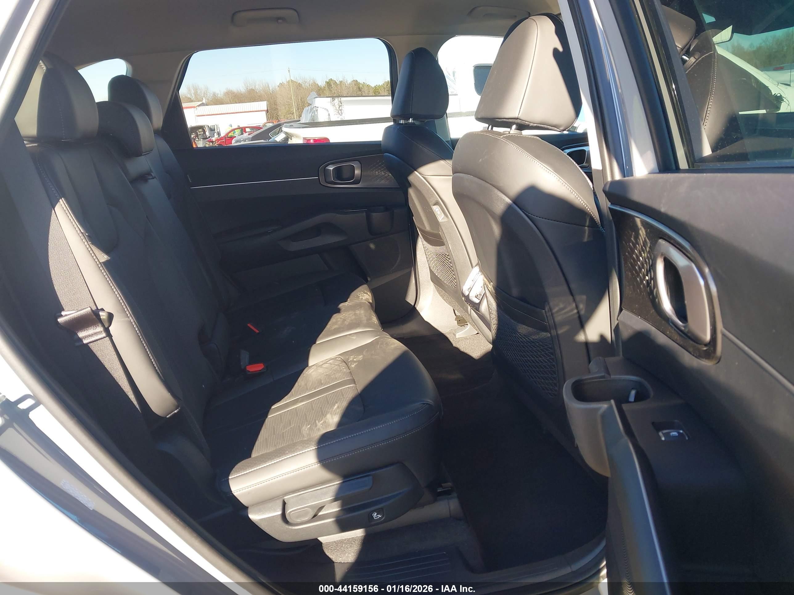 KIA SORENTO image 8