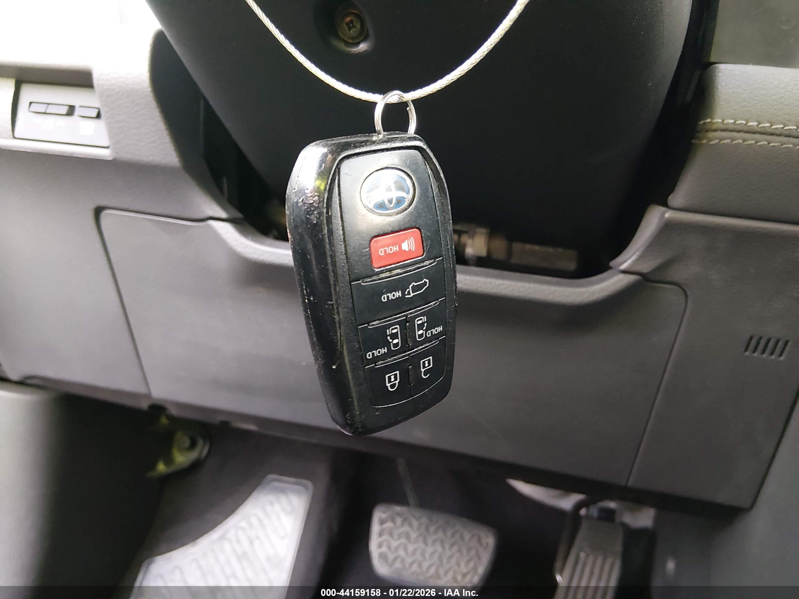 TOYOTA SIENNA image 11
