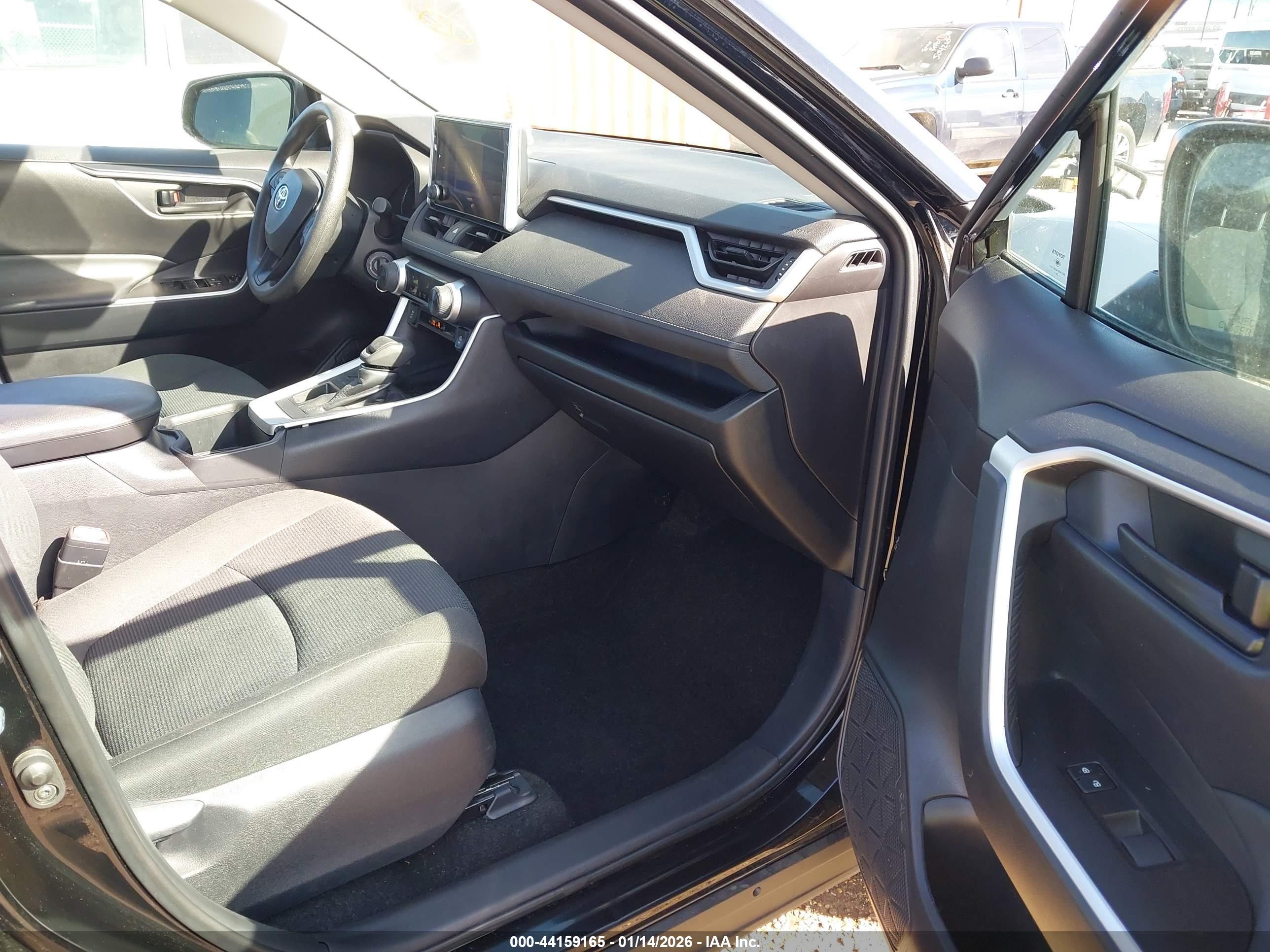 TOYOTA RAV4 image 5