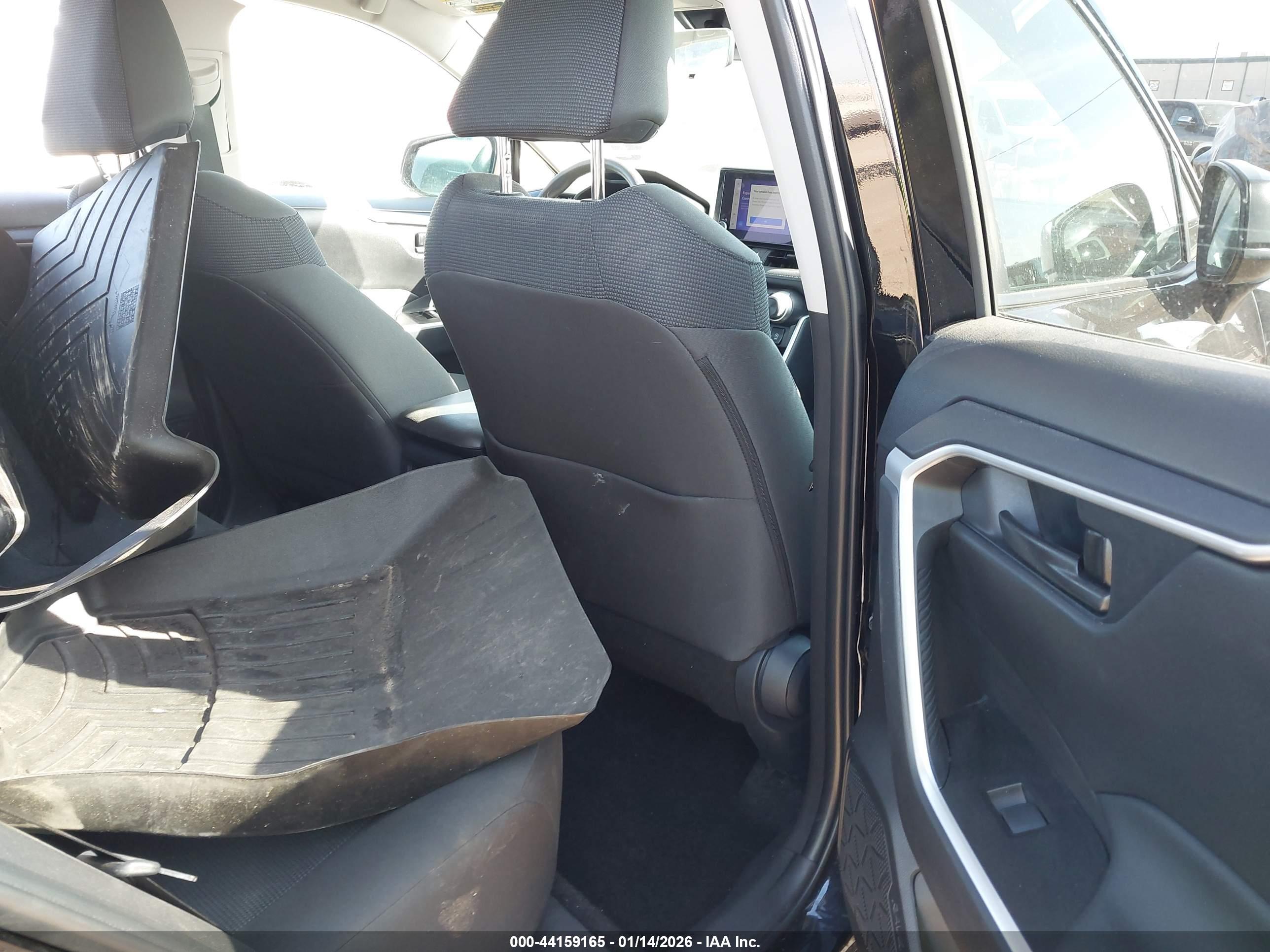 TOYOTA RAV4 image 8