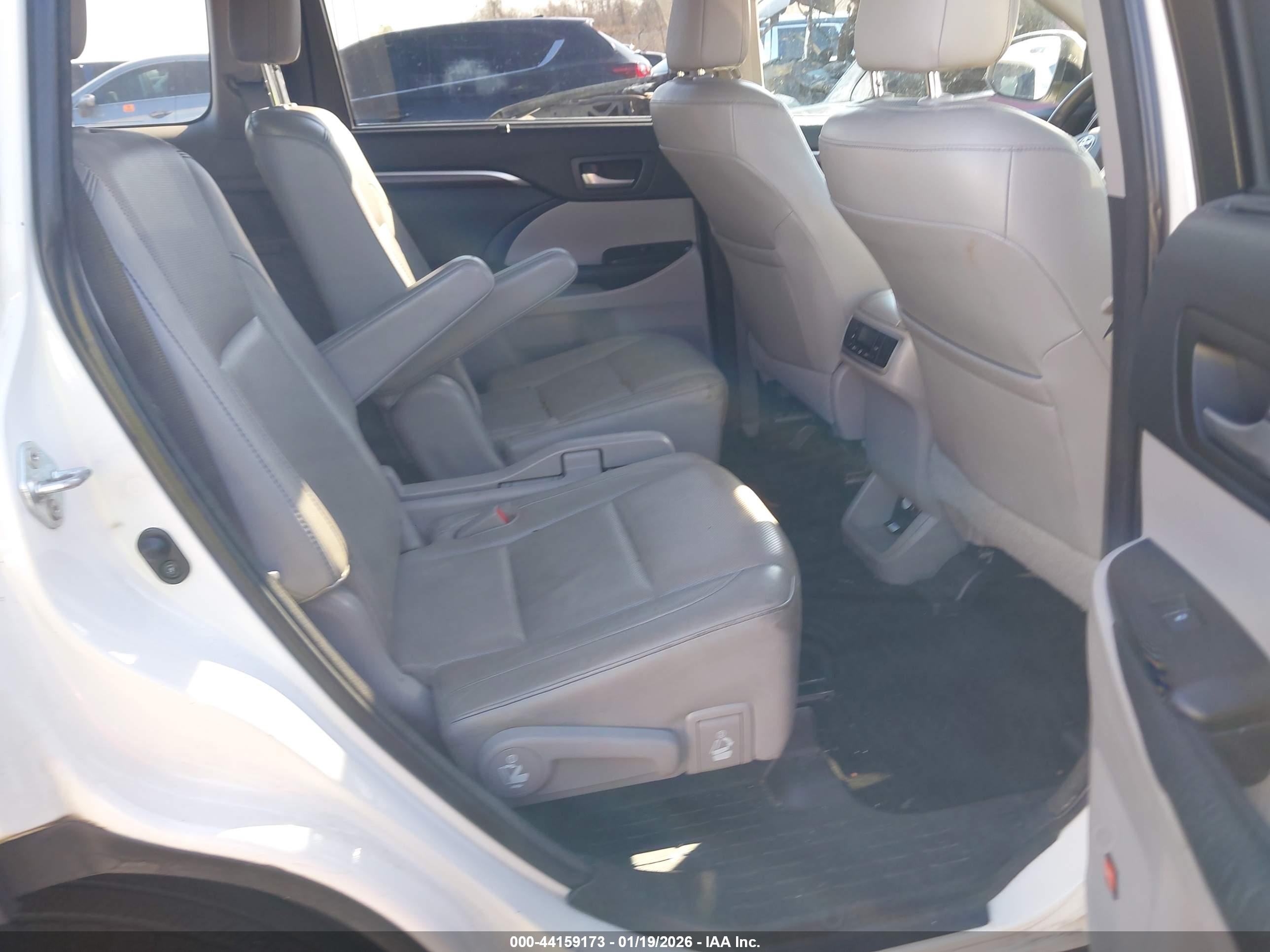 TOYOTA HIGHLANDER image 8