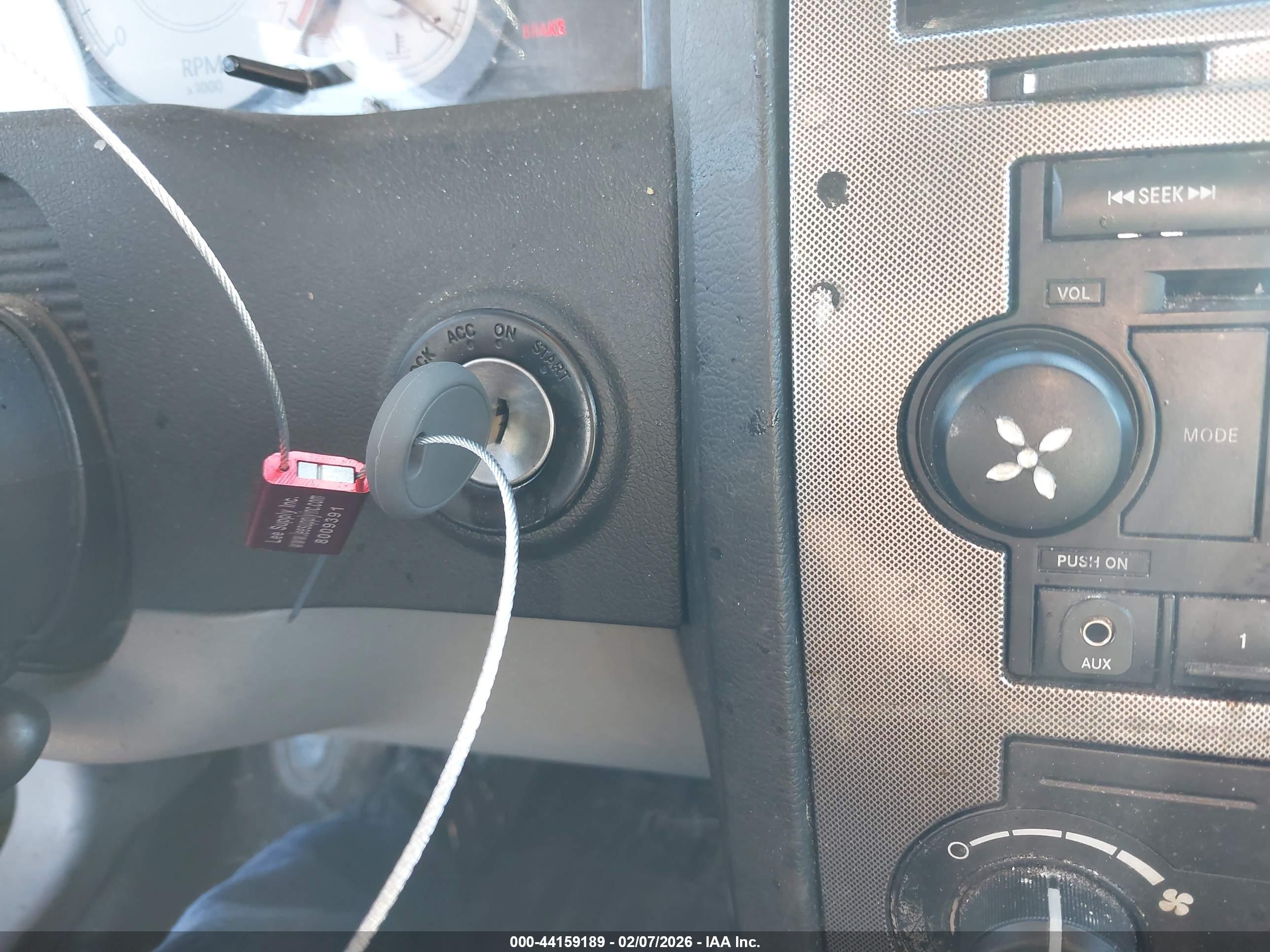CHRYSLER 300 image 11
